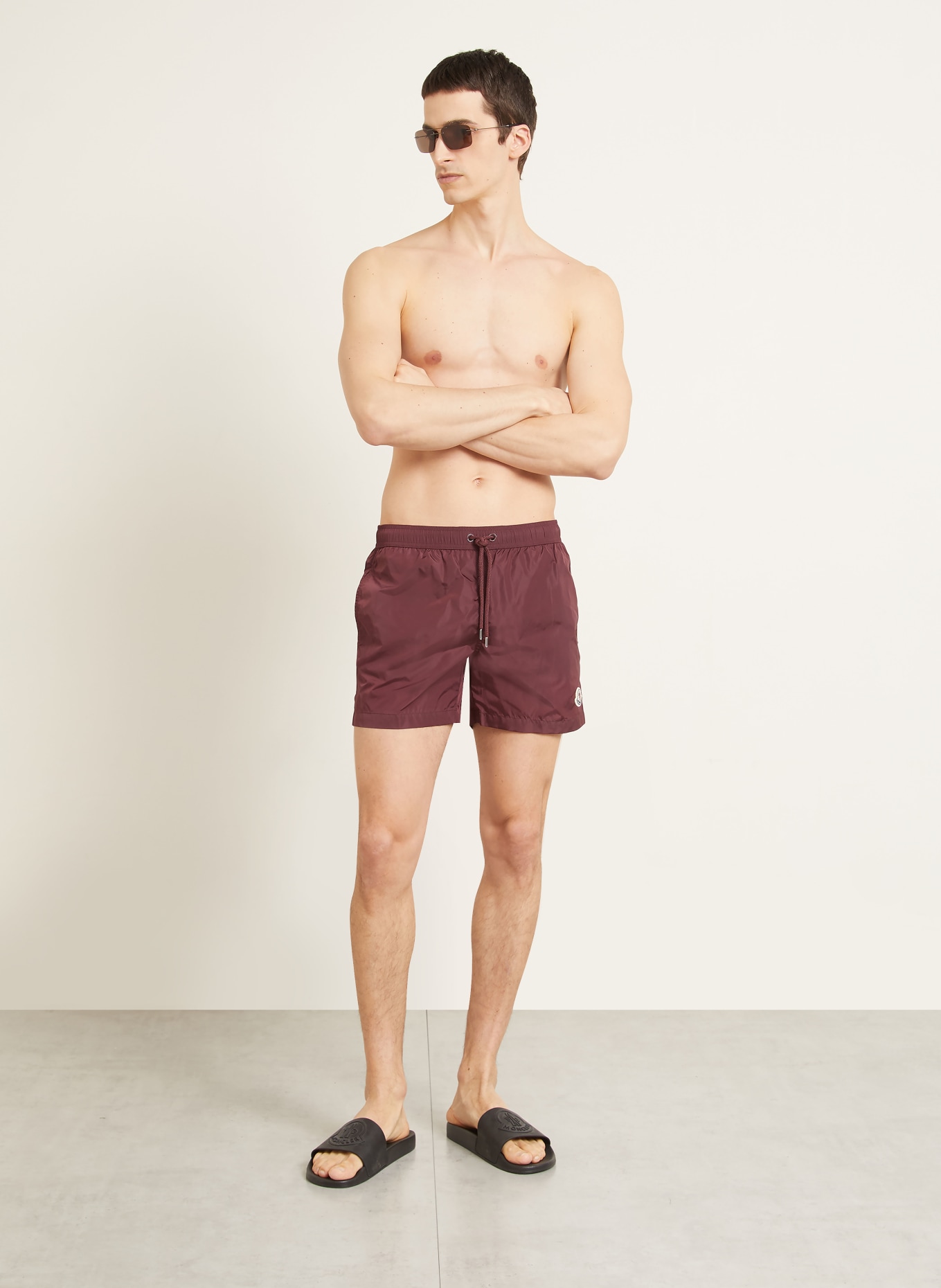 MONCLER Badeshorts: DUNKELROT / BEIGE / BLAU