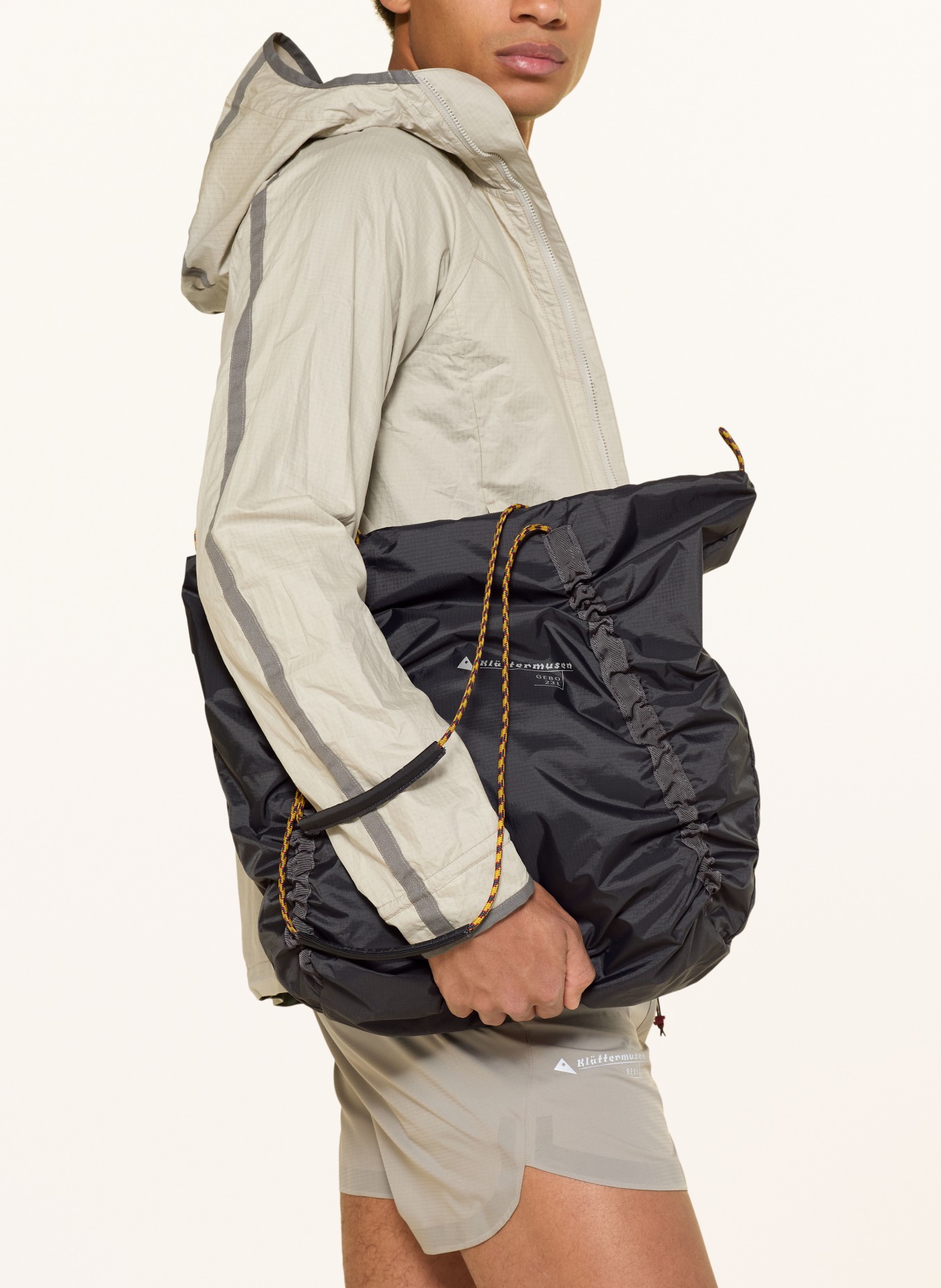 Klättermusen Umhängetasche GEBO 23 l: SCHWARZ