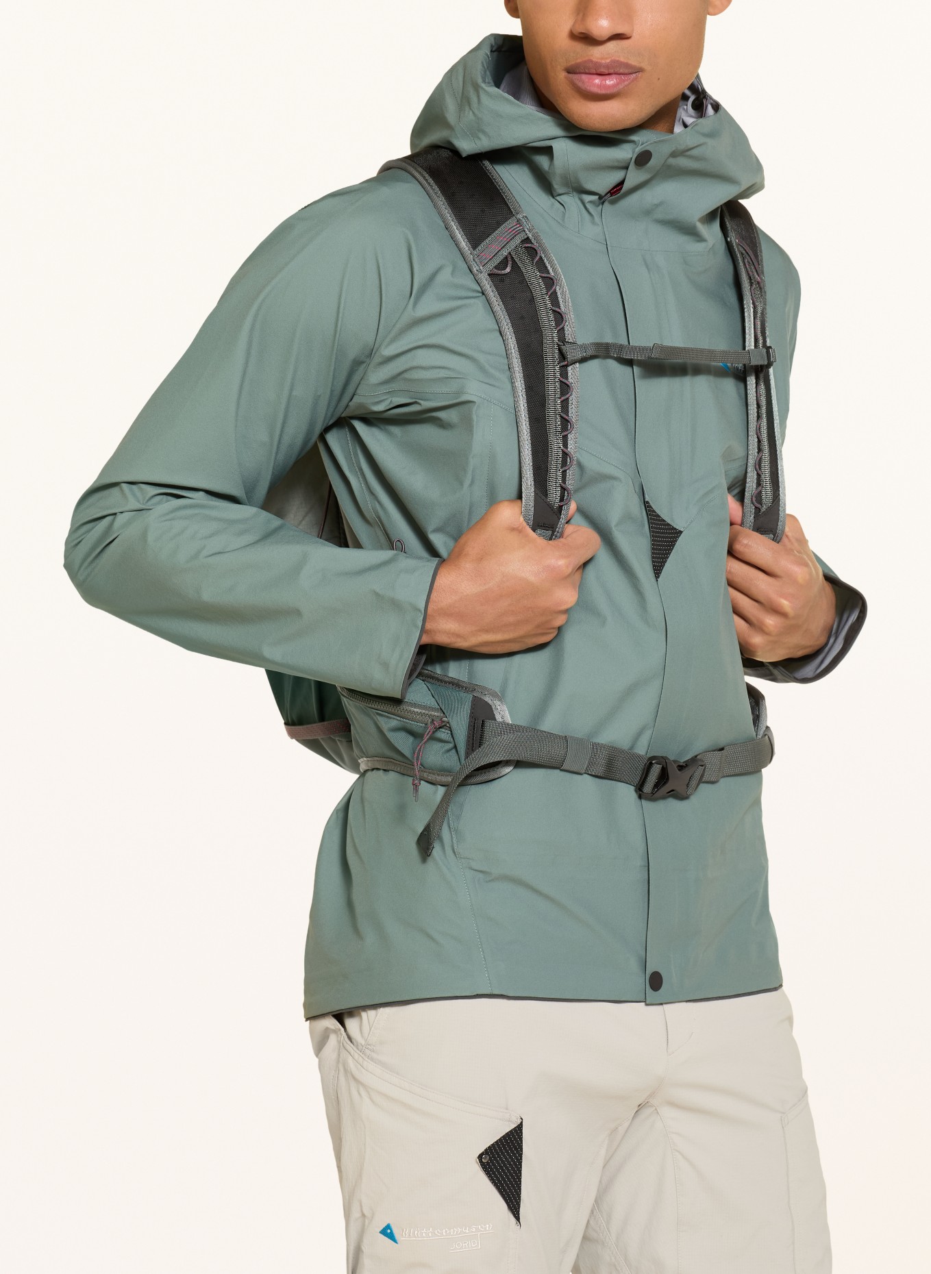 Klättermusen GILLING 20 L Backpack: DARK GREEN / RED / BLACK