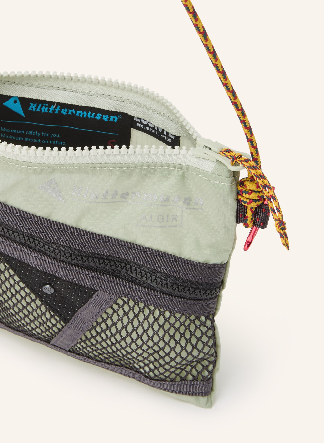 Klättermusen Umhängetasche ALGIR SMALL: HELLBLAU / SCHWARZ