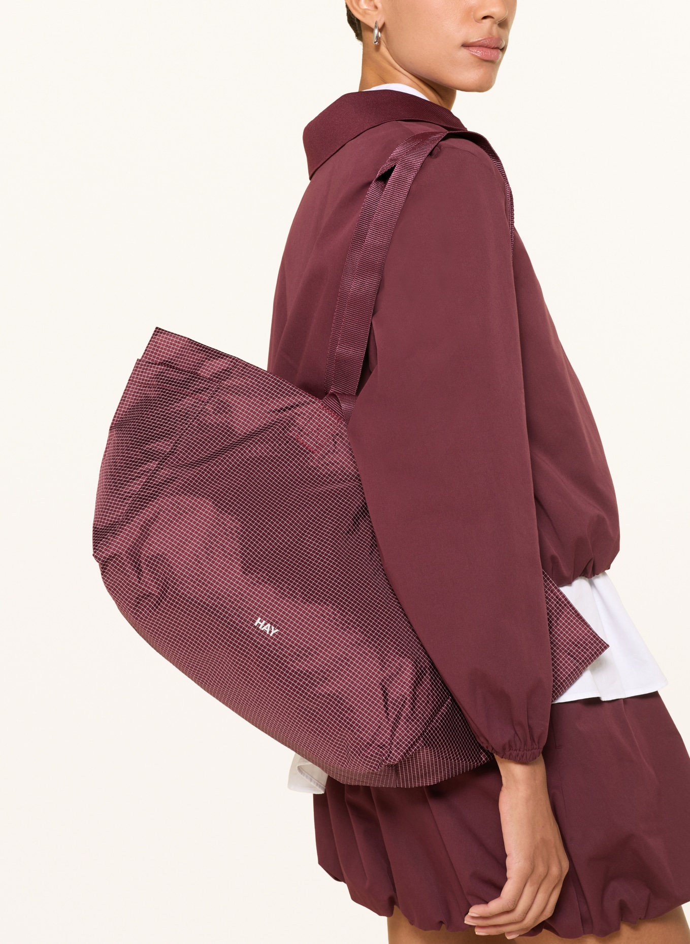 HAY Weekender GRID SMALL: DONKERROOD / WIT