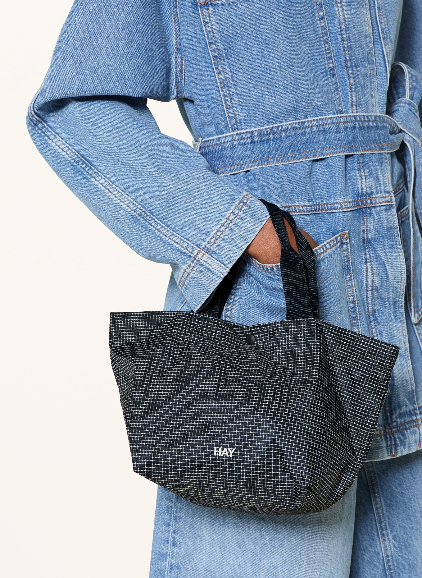 HAY Handtas GRID MINI: DONKERBLAUW / WIT