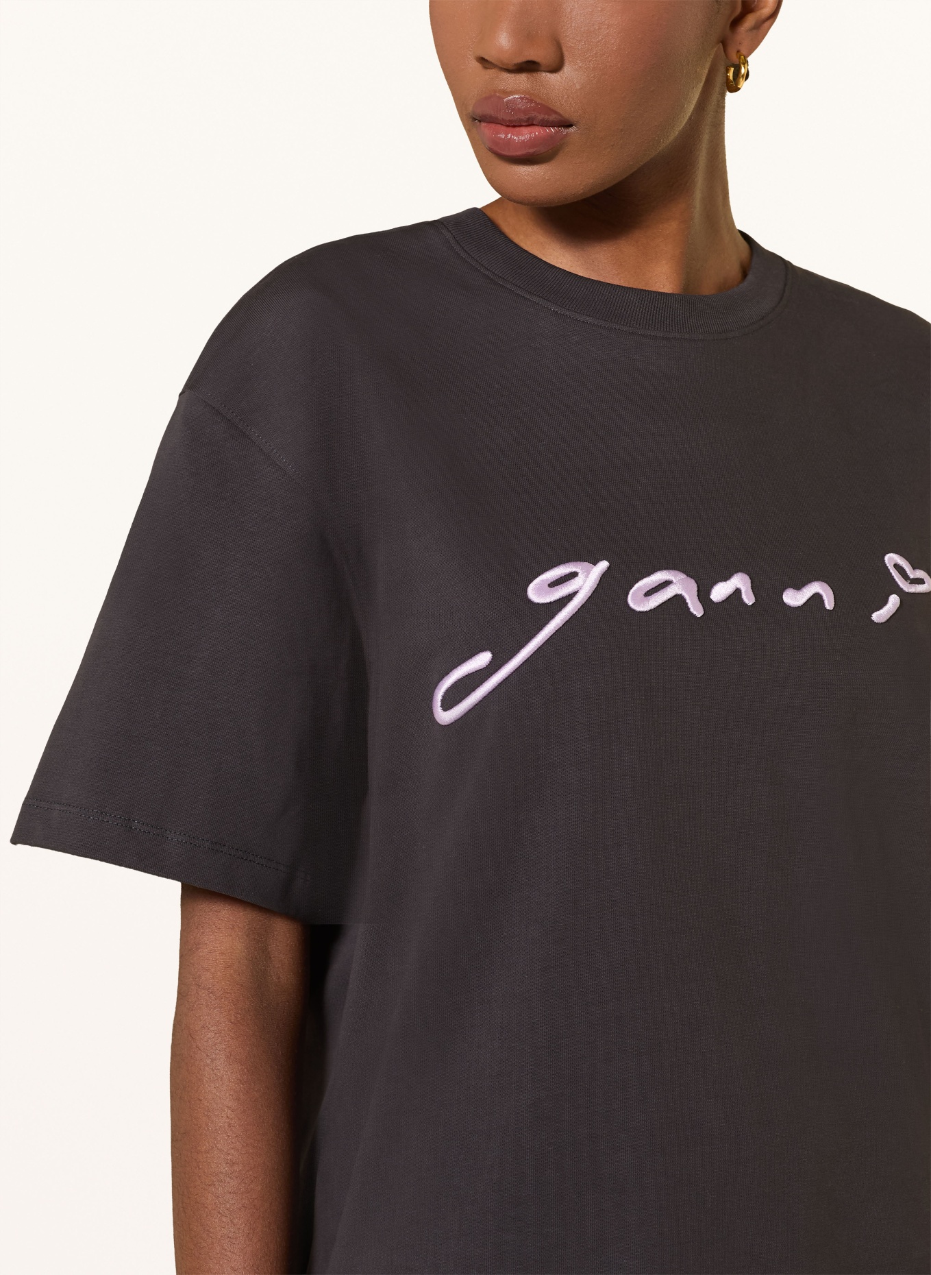 GANNI T-Shirt: DUNKELGRAU / HELLLILA