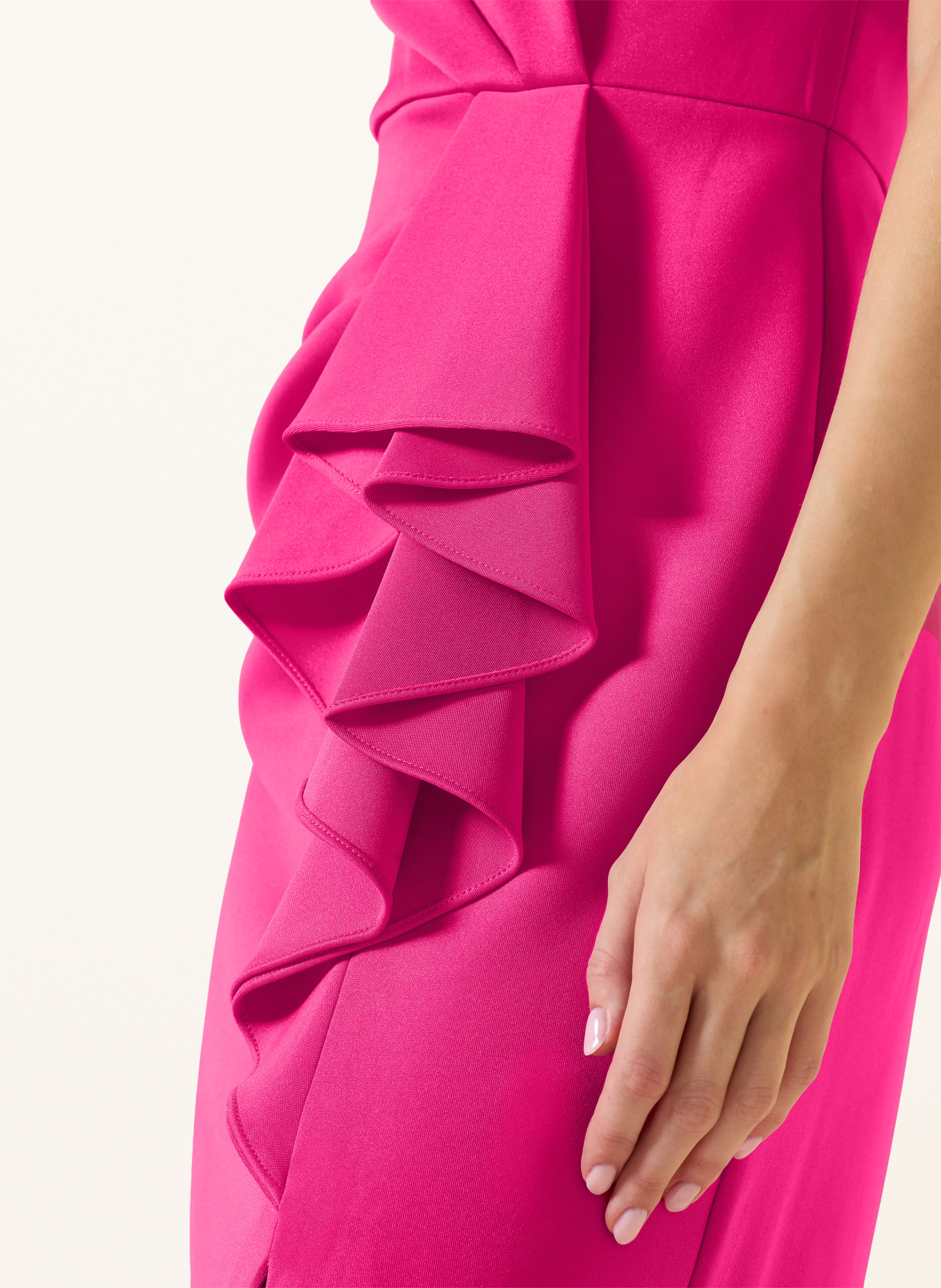 ADRIANNA PAPELL Robe fourreau à volants: ROSE FUCHSIA