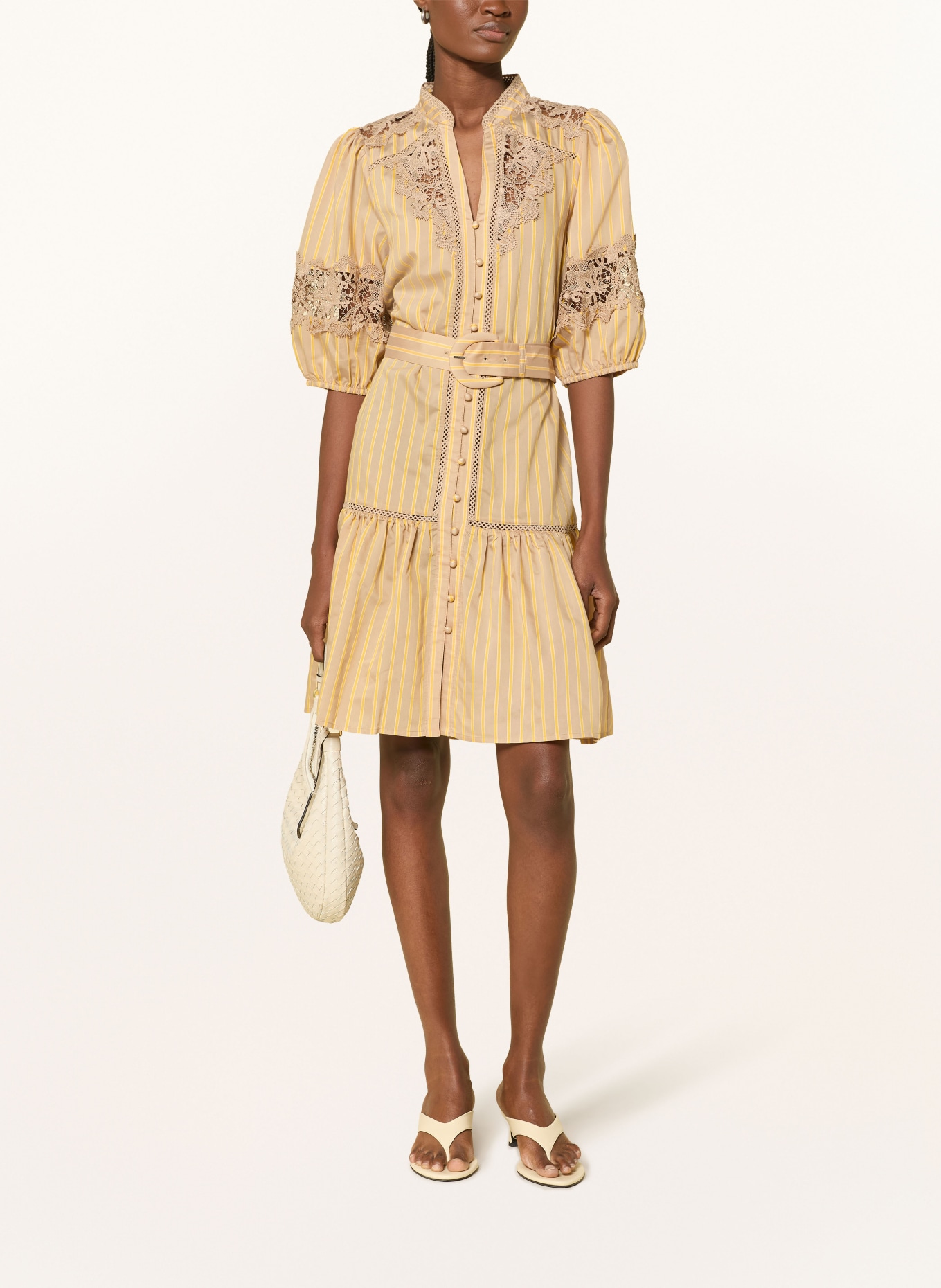 SUNCOO Kleid CATLEYA mit Spitze: CAMEL / DUNKELGELB