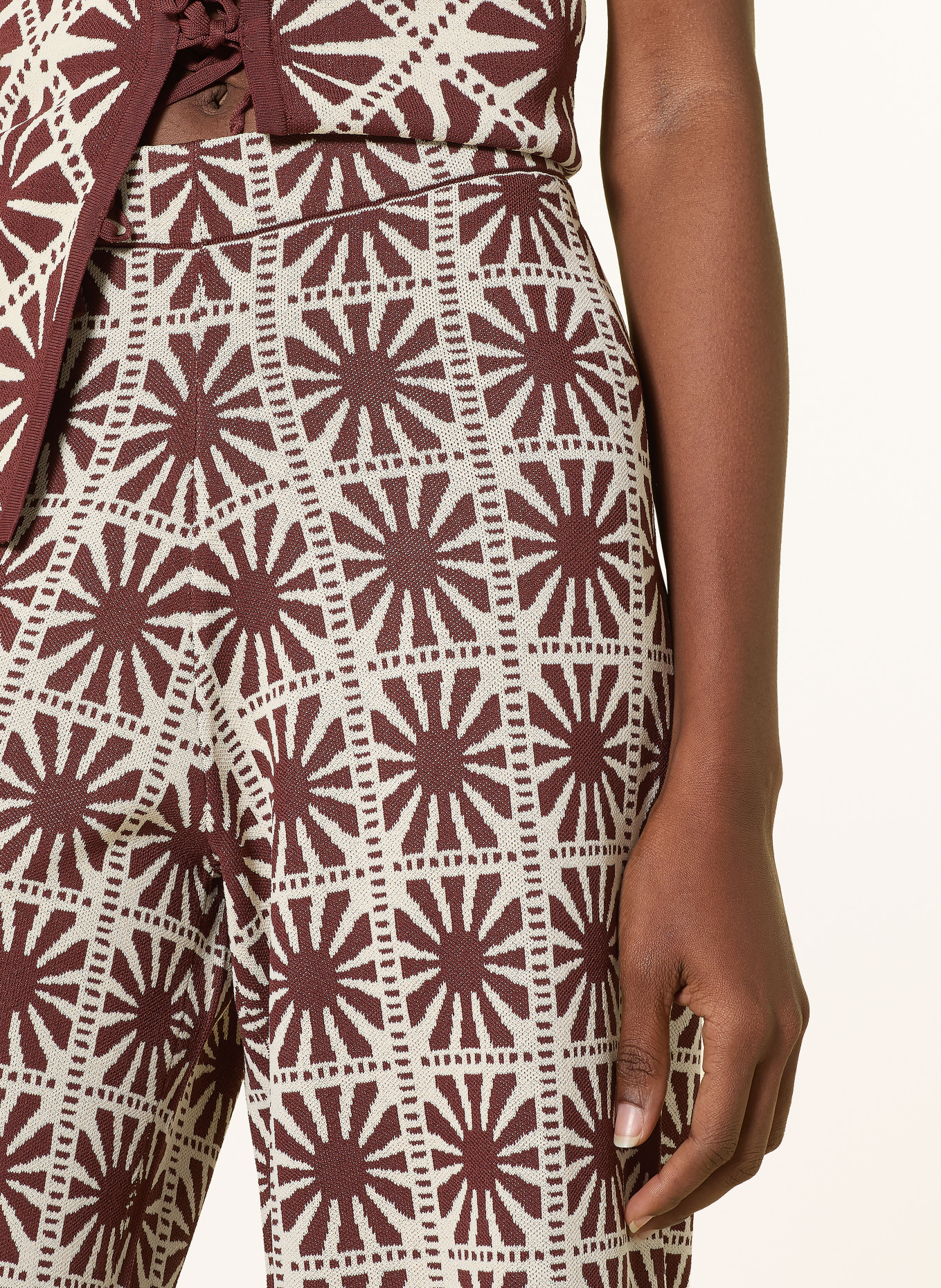 SUNCOO Gebreide broek JASPER: BRUIN / WIT