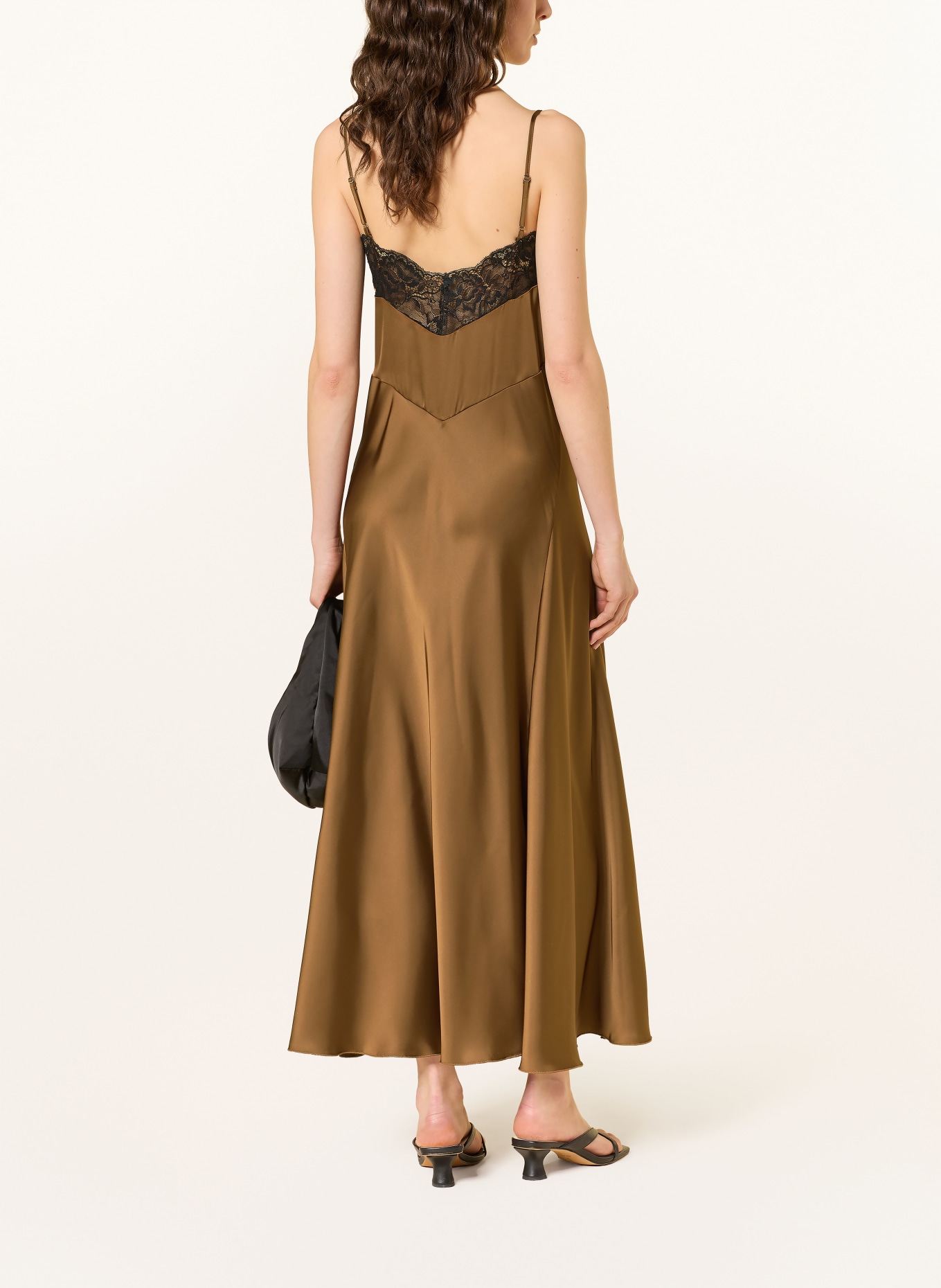 ESTHÉ Satijnen jurk met kant: BRUIN / ZWART