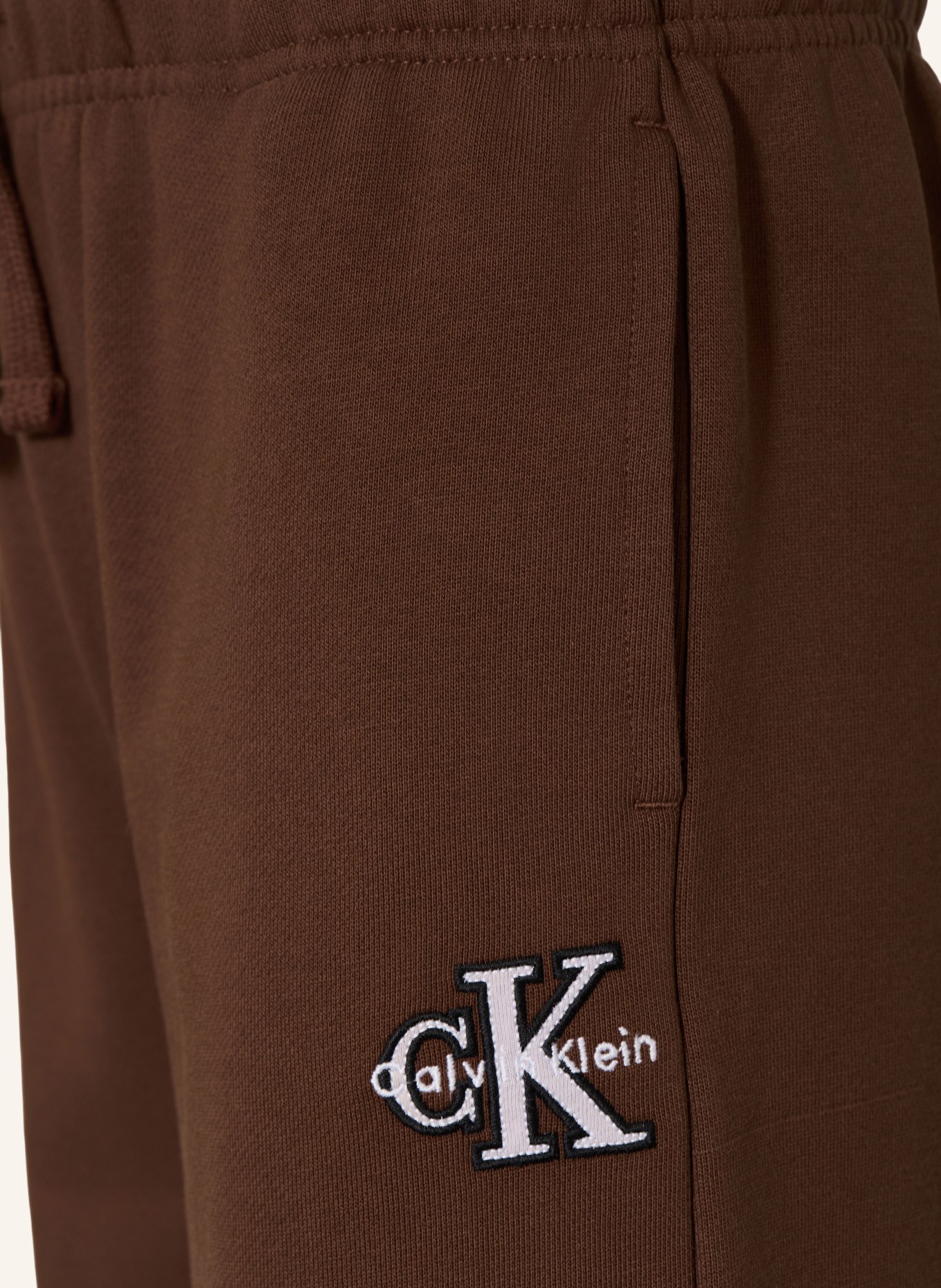 Calvin Klein Sweatpants: BRAUN