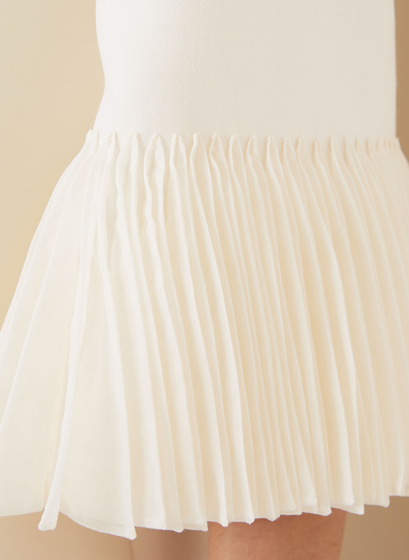 VALENTINO Šaty s hedvábím a 3/4 rukávy: REŽNÁ