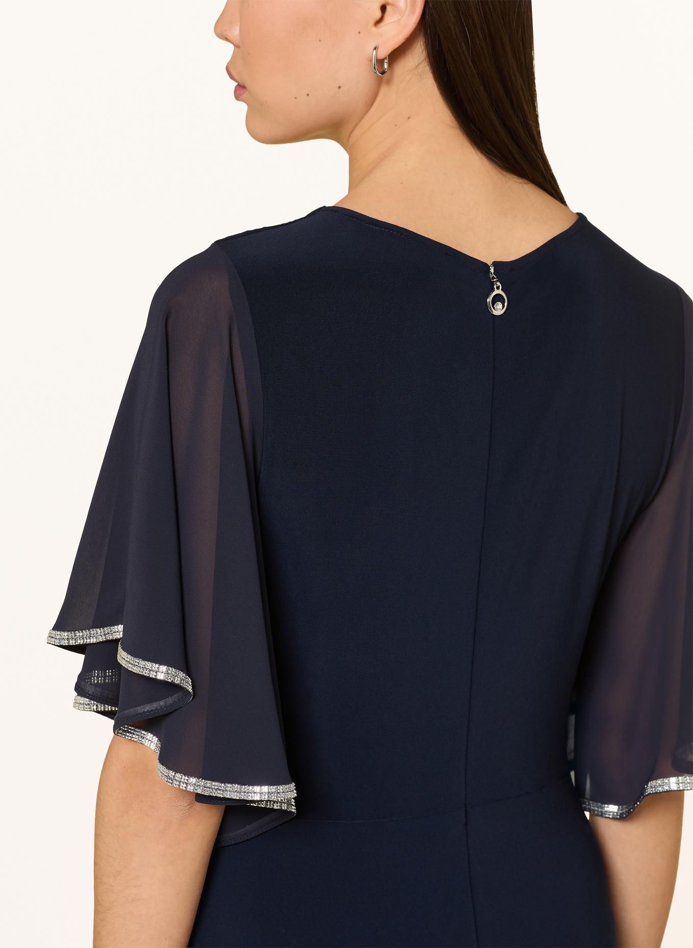 Joseph Ribkoff SIGNATURE Jumpsuit mit Schmucksteinen und Volants: DUNKELBLAU / SILBER