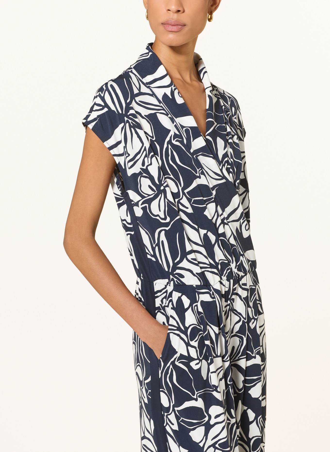 Betty Barclay Jumpsuit aus Jersey in Wickeloptik: DUNKELBLAU / ECRU