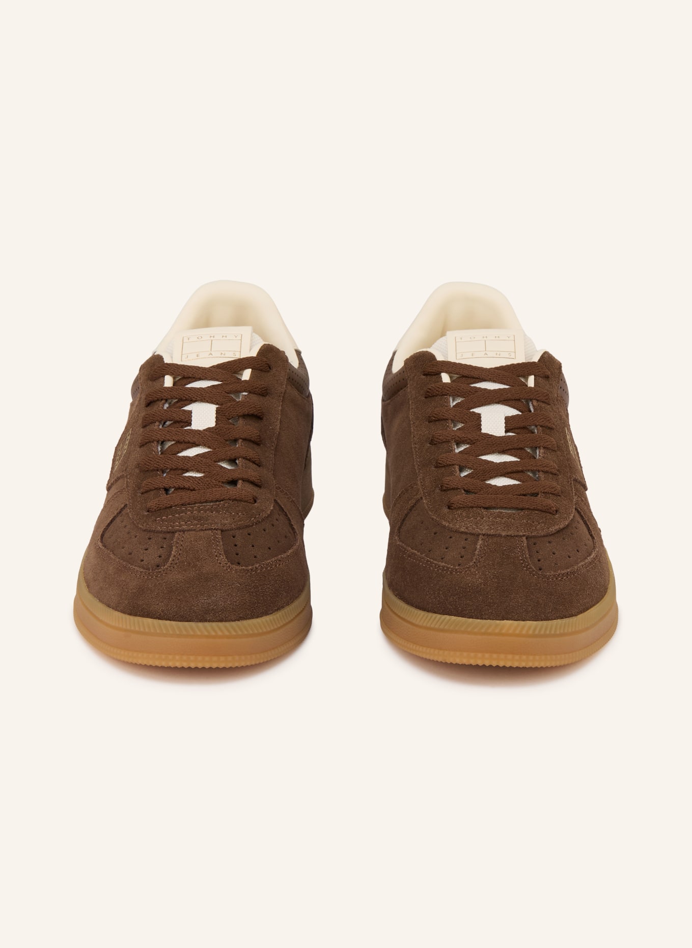 TOMMY HILFIGER Tenisky THE GREENWICH: TMAVĚ HNĚDÁ / KRÉMOVÁ