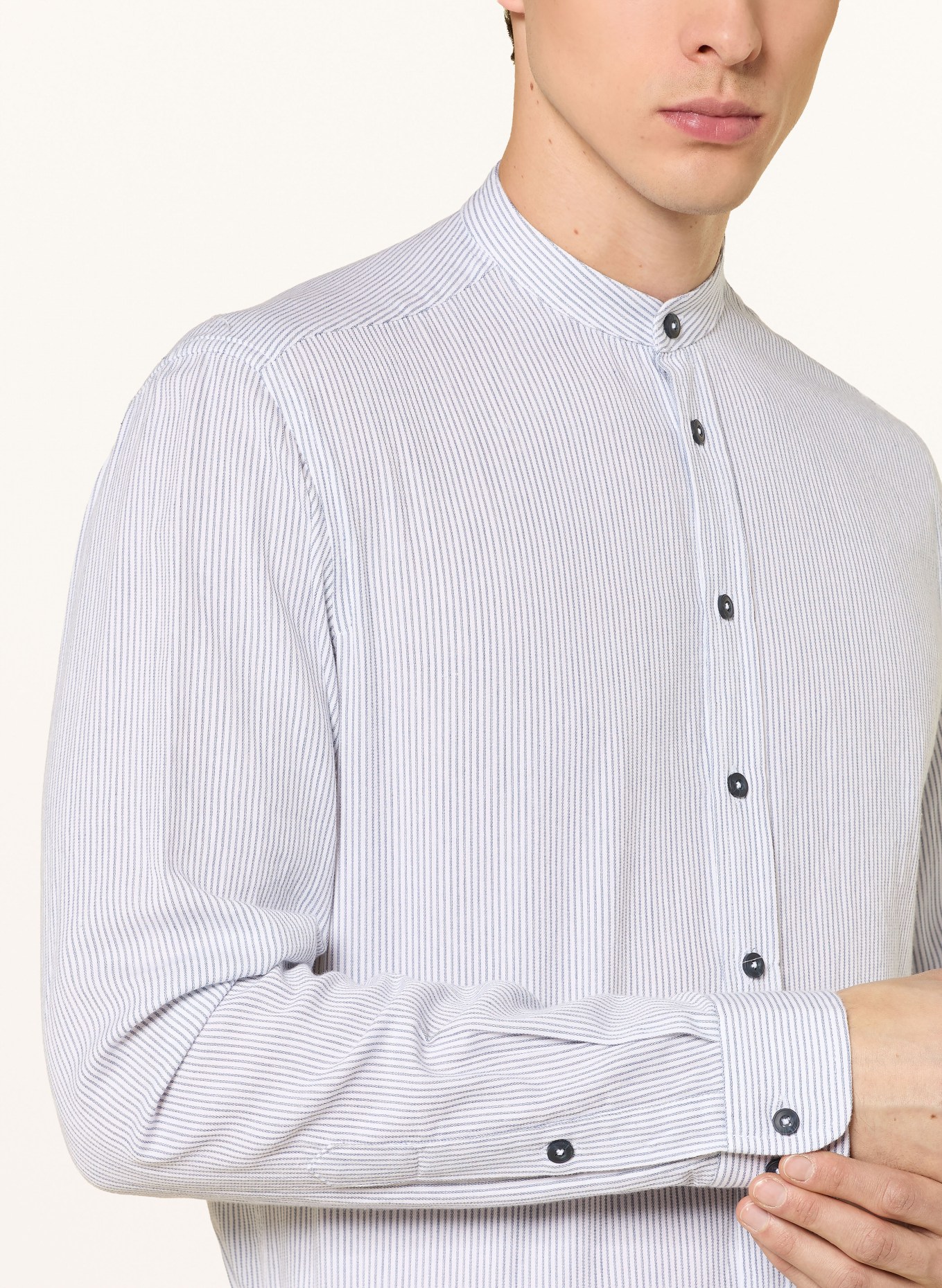 Hammerschmid Chemise traditionnelle slim fit à col montant: BLANC / BLEU