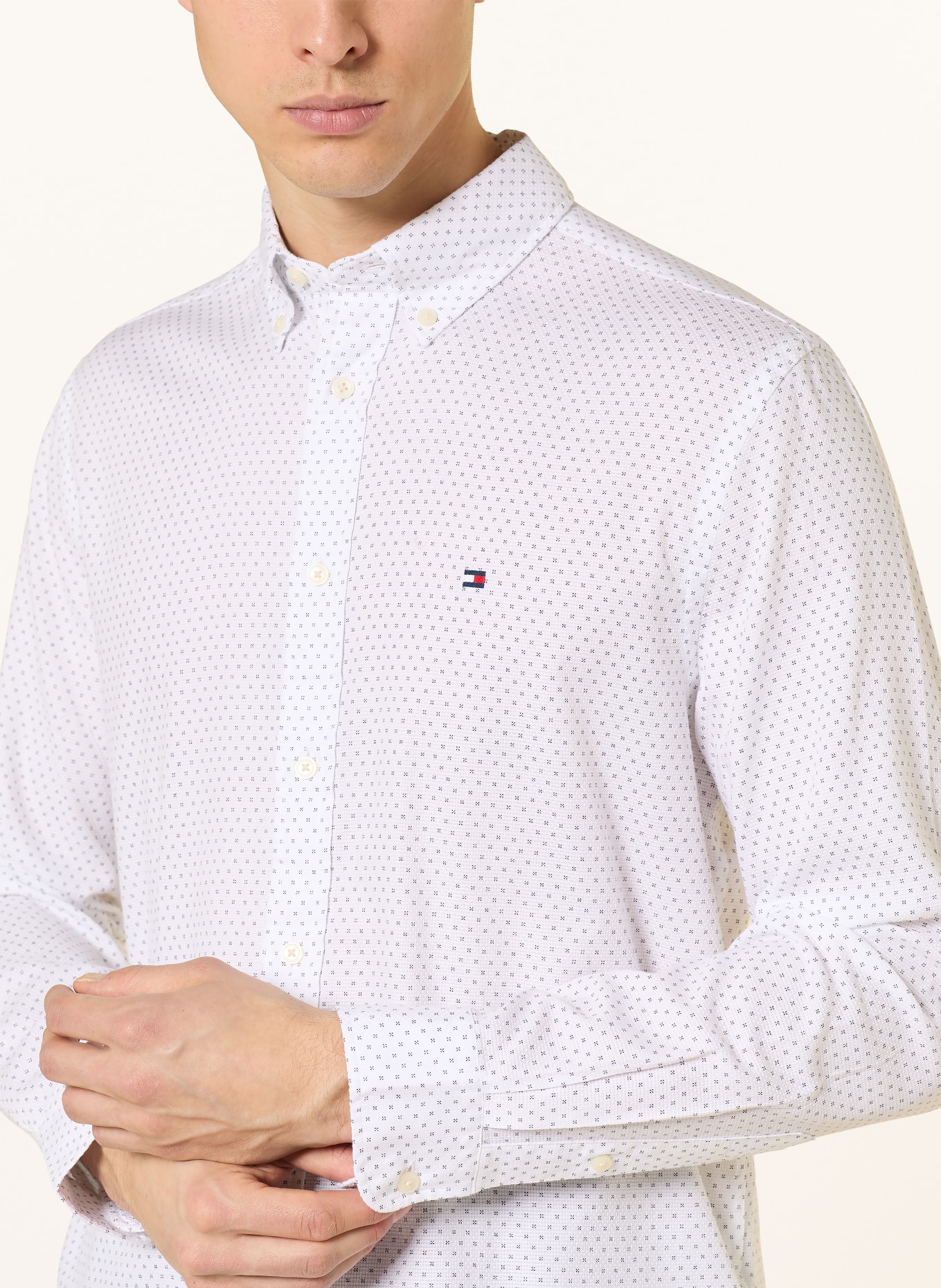 TOMMY HILFIGER Chemise coupe classique: BLANC / BLEU FONCÉ