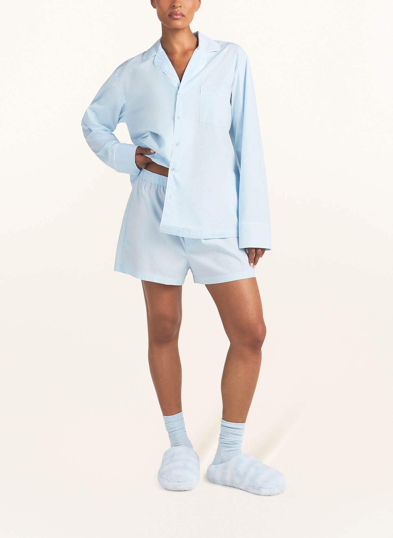 SKIMS Shorty-Schlafanzug COTTON POPLIN SLEEP: BABY BLUE CONTRAST