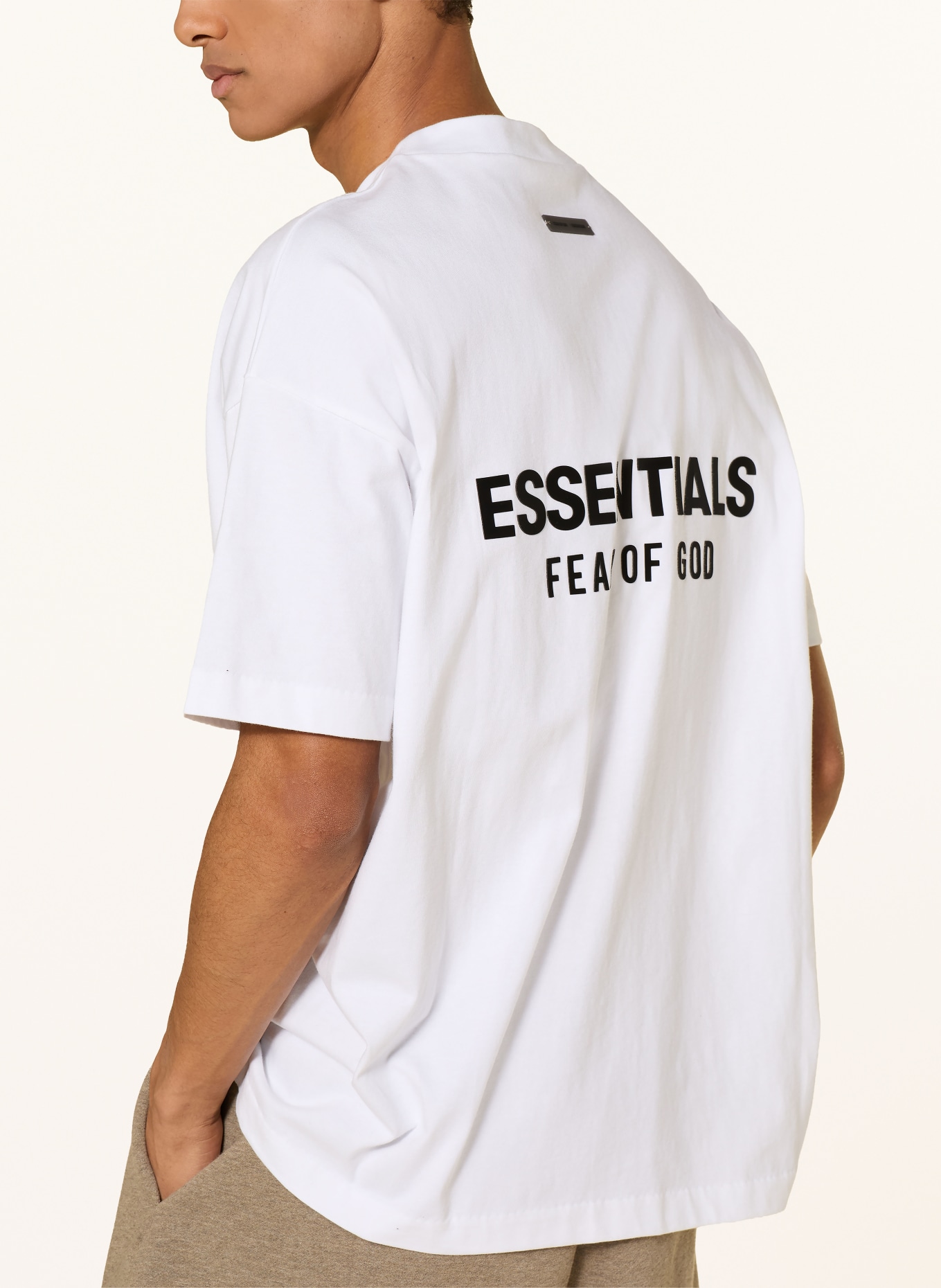 ESSENTIALS - FEAR OF GOD T-Shirt: WEISS / SCHWARZ