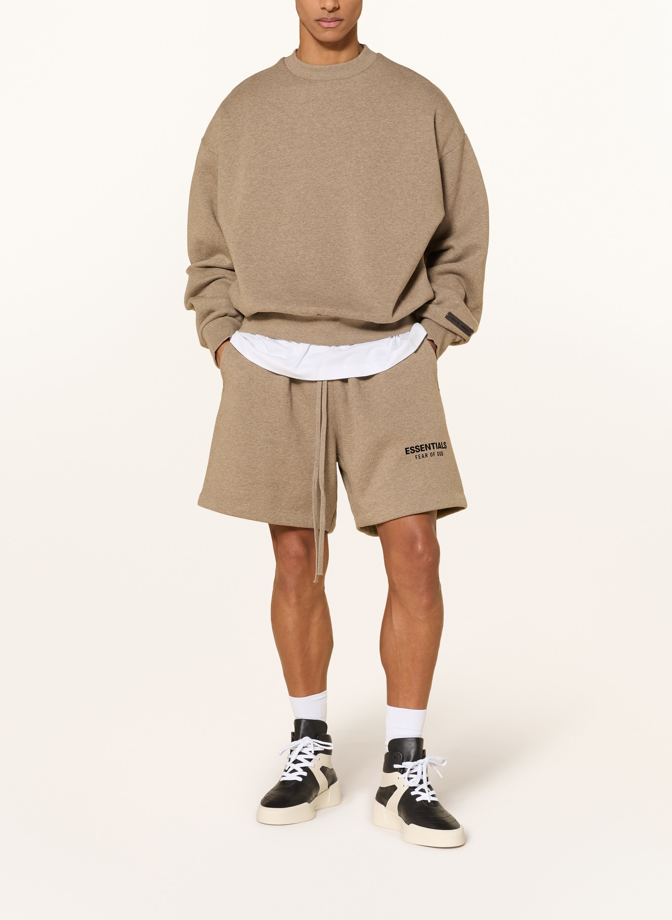 ESSENTIALS - FEAR OF GOD Sweatshorts: TAUPE / SCHWARZ