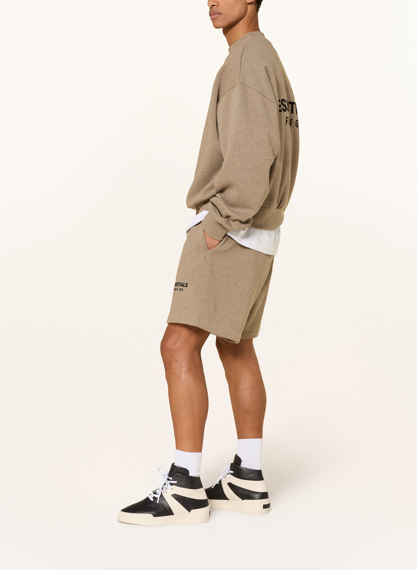 ESSENTIALS - FEAR OF GOD Sweatshorts: TAUPE / SCHWARZ