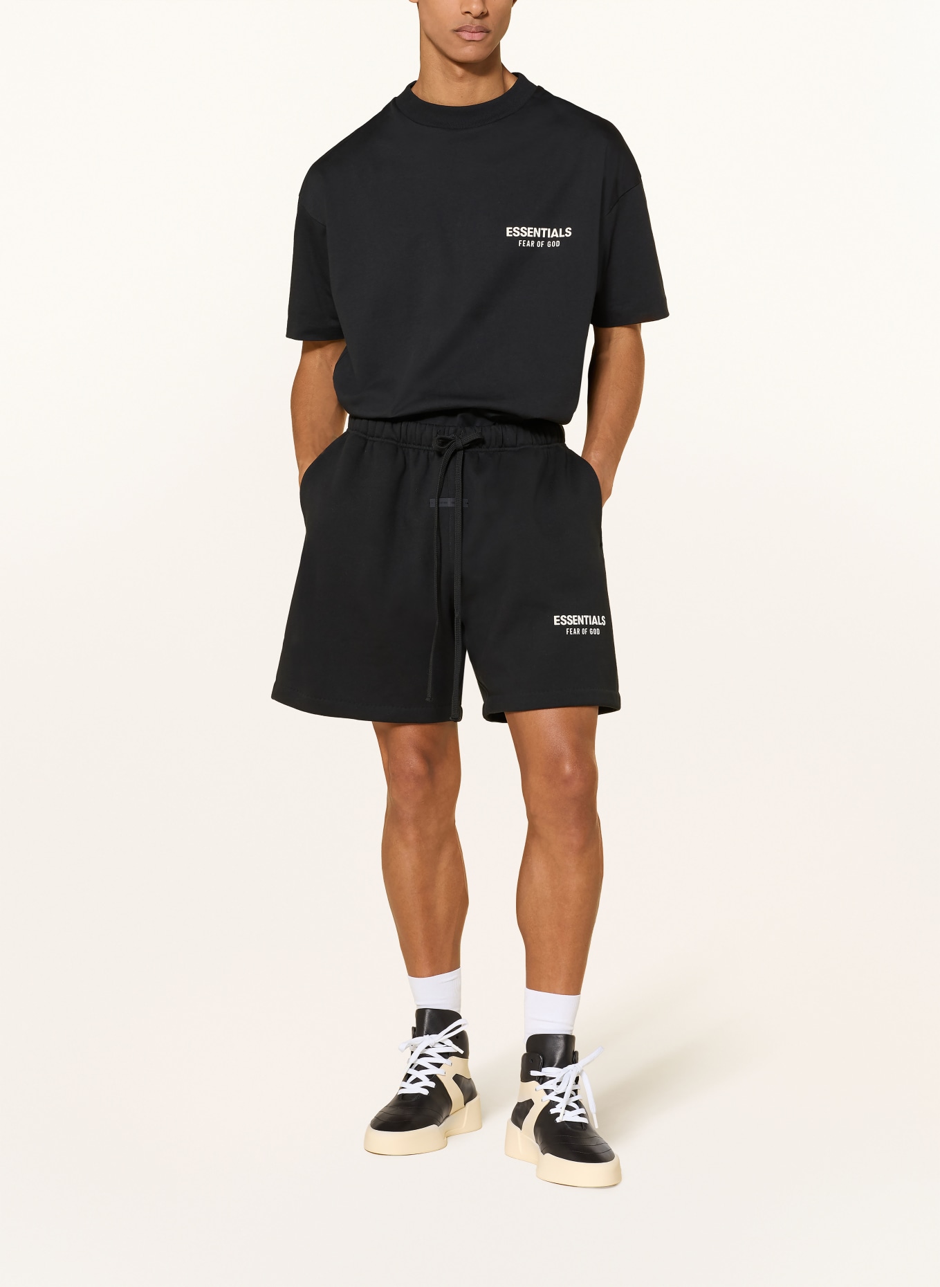 ESSENTIALS - FEAR OF GOD Sweatshorts: SCHWARZ / WEISS