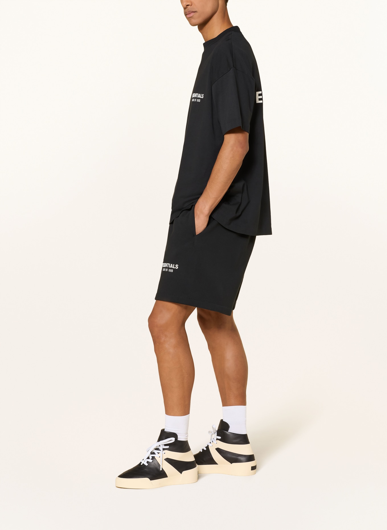 ESSENTIALS - FEAR OF GOD Sweatshorts: SCHWARZ / WEISS