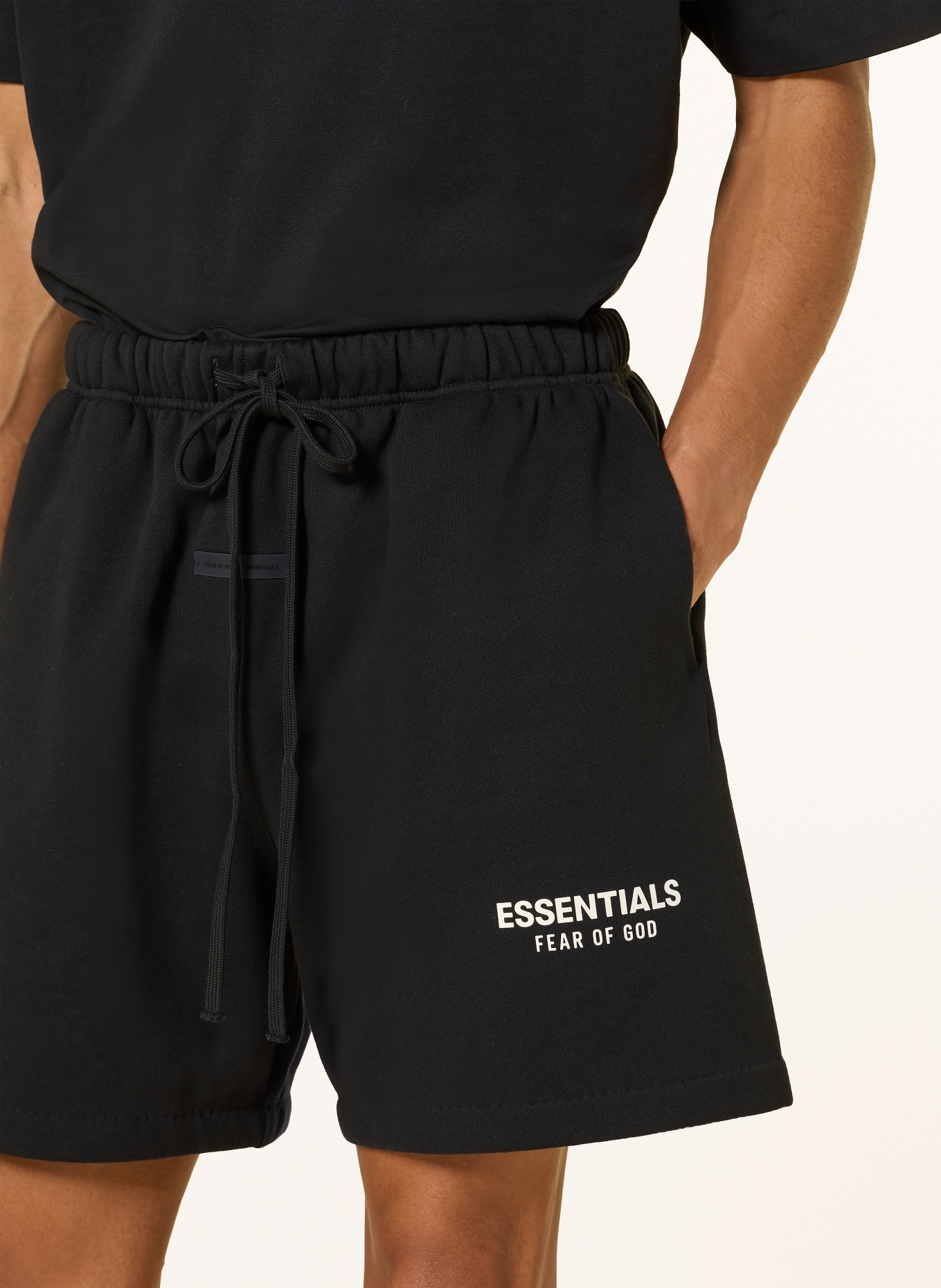 ESSENTIALS - FEAR OF GOD Sweatshorts: SCHWARZ / WEISS