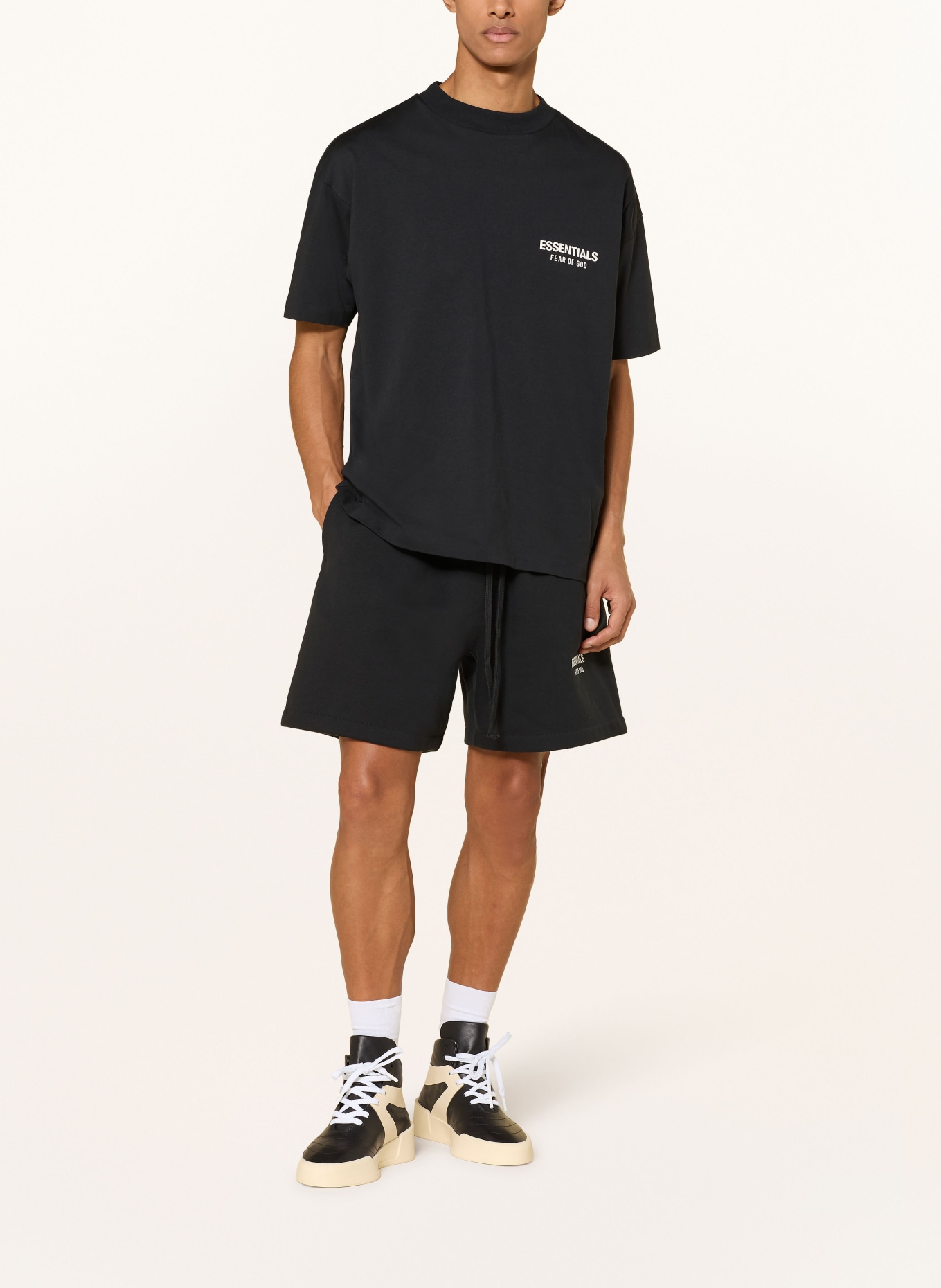 ESSENTIALS - FEAR OF GOD T-Shirt: SCHWARZ / WEISS