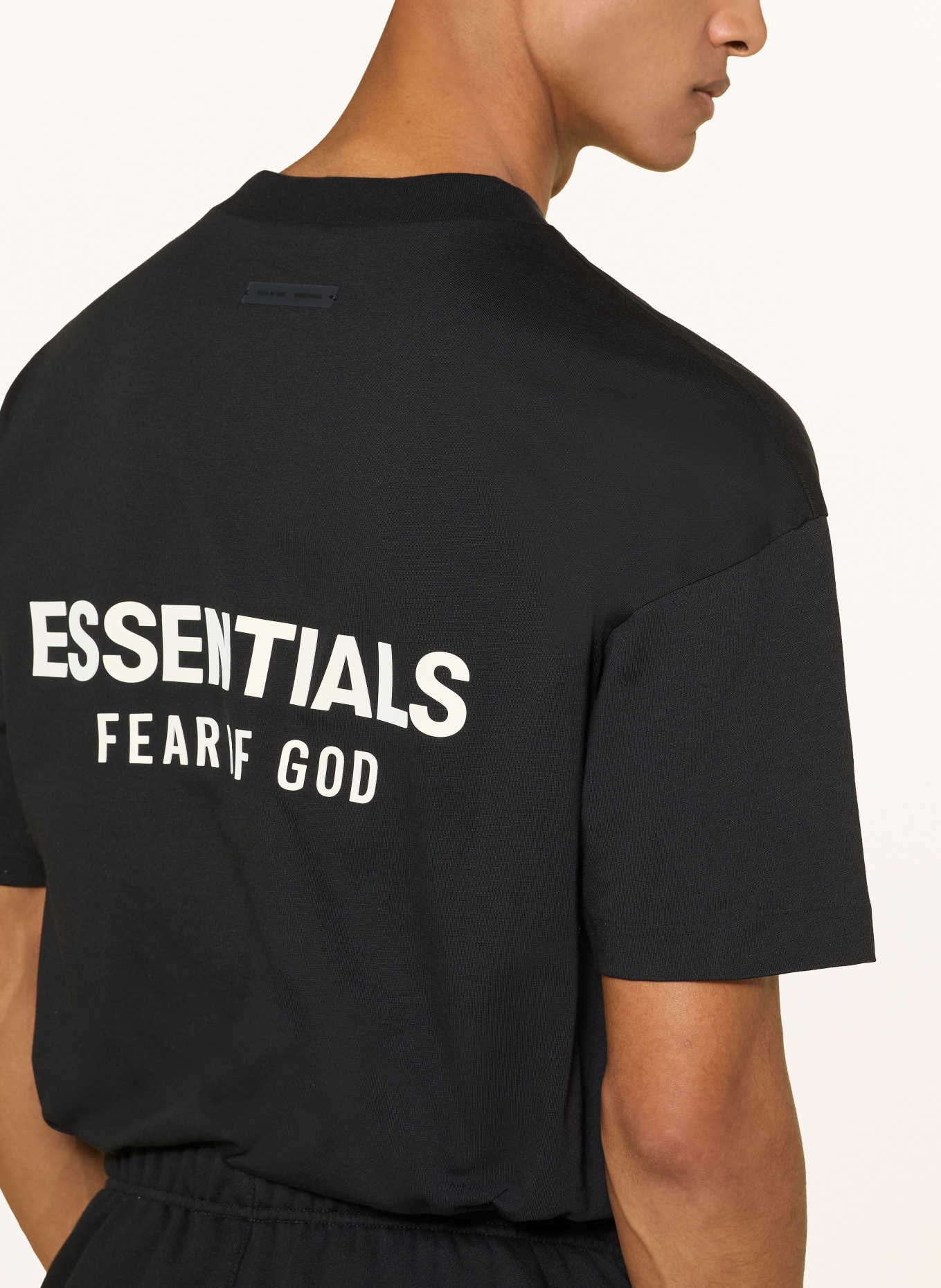 ESSENTIALS - FEAR OF GOD T-Shirt: SCHWARZ / WEISS