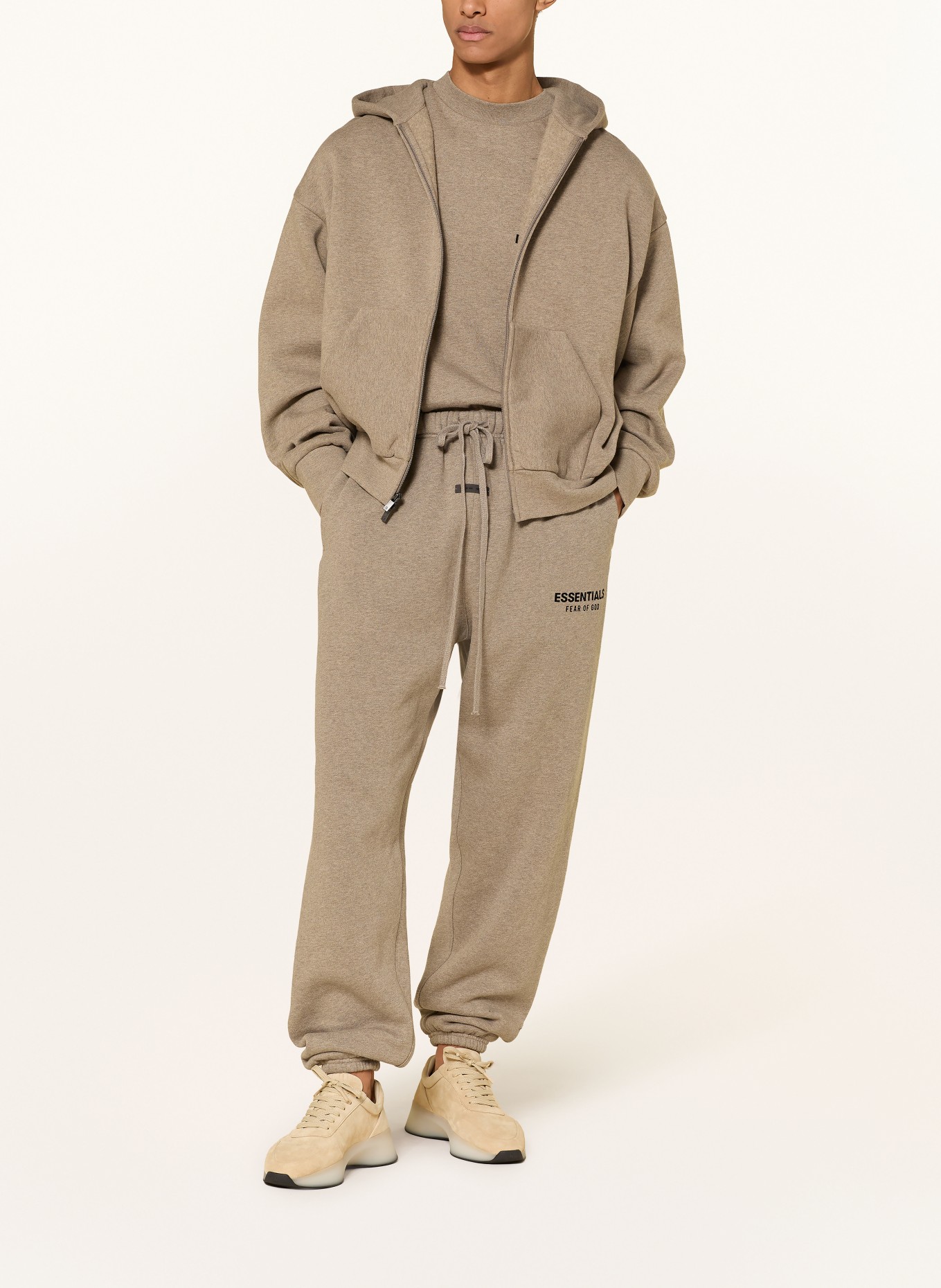 ESSENTIALS - FEAR OF GOD Sweatpants: TAUPE / SCHWARZ