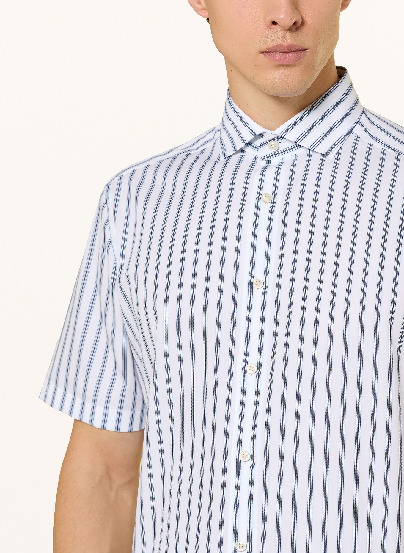 OLYMP Kurzarm-Hemd Luxor modern fit: BLAU / DUNKELBLAU / WEISS