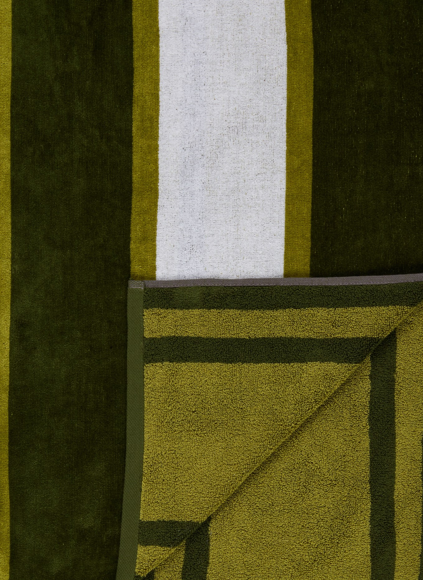 en VOGUE Serviette de plage TOALHA PRAIA HANELEI: CRÈME / VERT CLAIR / GROEN