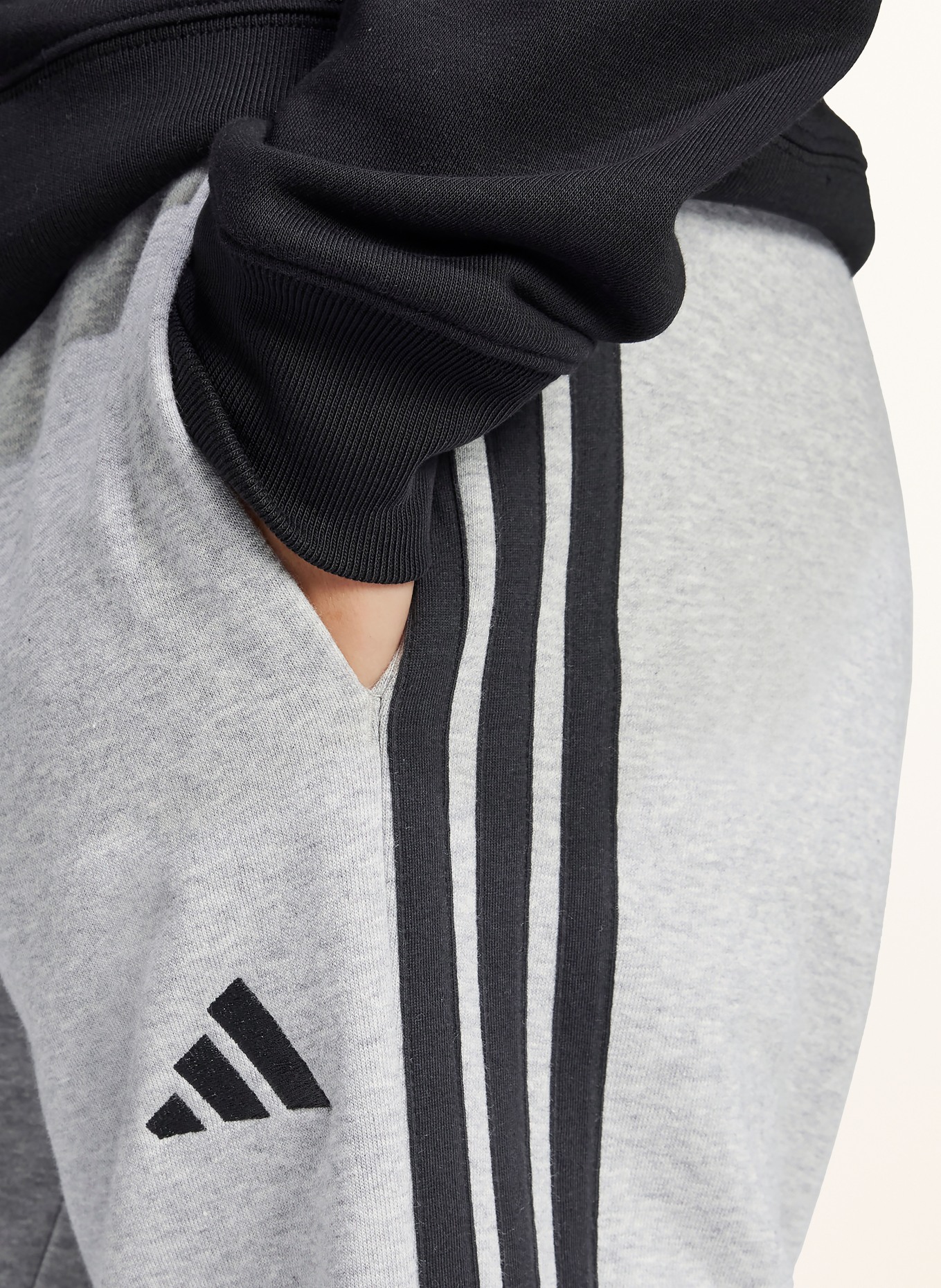 adidas Joggingbroek ESSENTIALS 3-STREEP: LICHTGRIJS