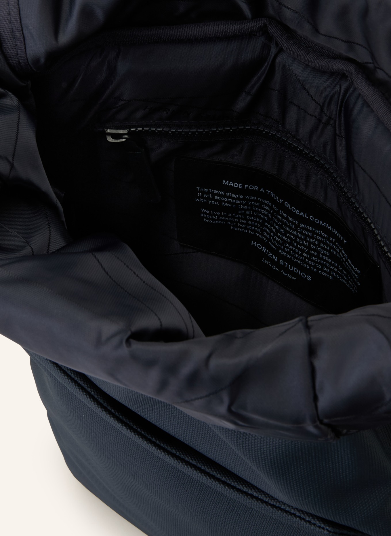 HORIZN STUDIOS Rucksack SOFO ROLLTOP X 22 l mit Laptop-Fach: DUNKELBLAU / SCHWARZ