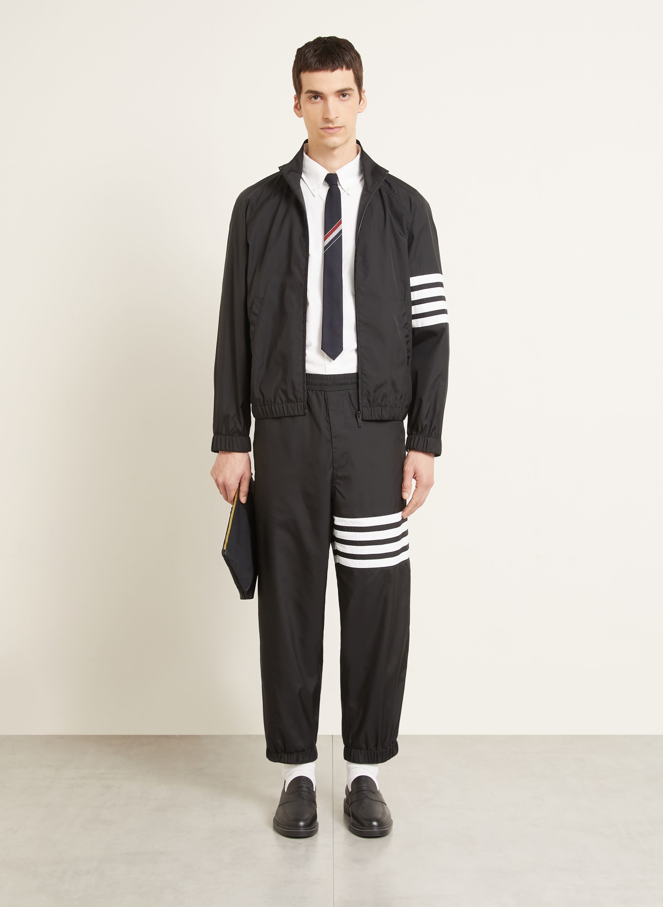 THOM BROWNE. Spodnie dresowe: CZARNY / BIAŁY