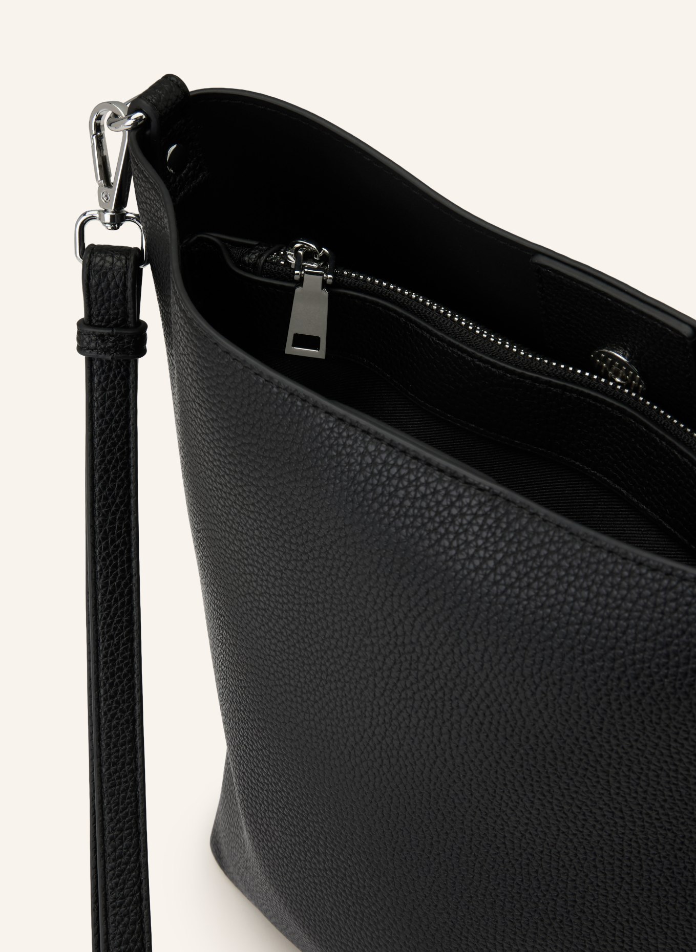 SEIDENFELT Schultertasche LOHJA: SCHWARZ