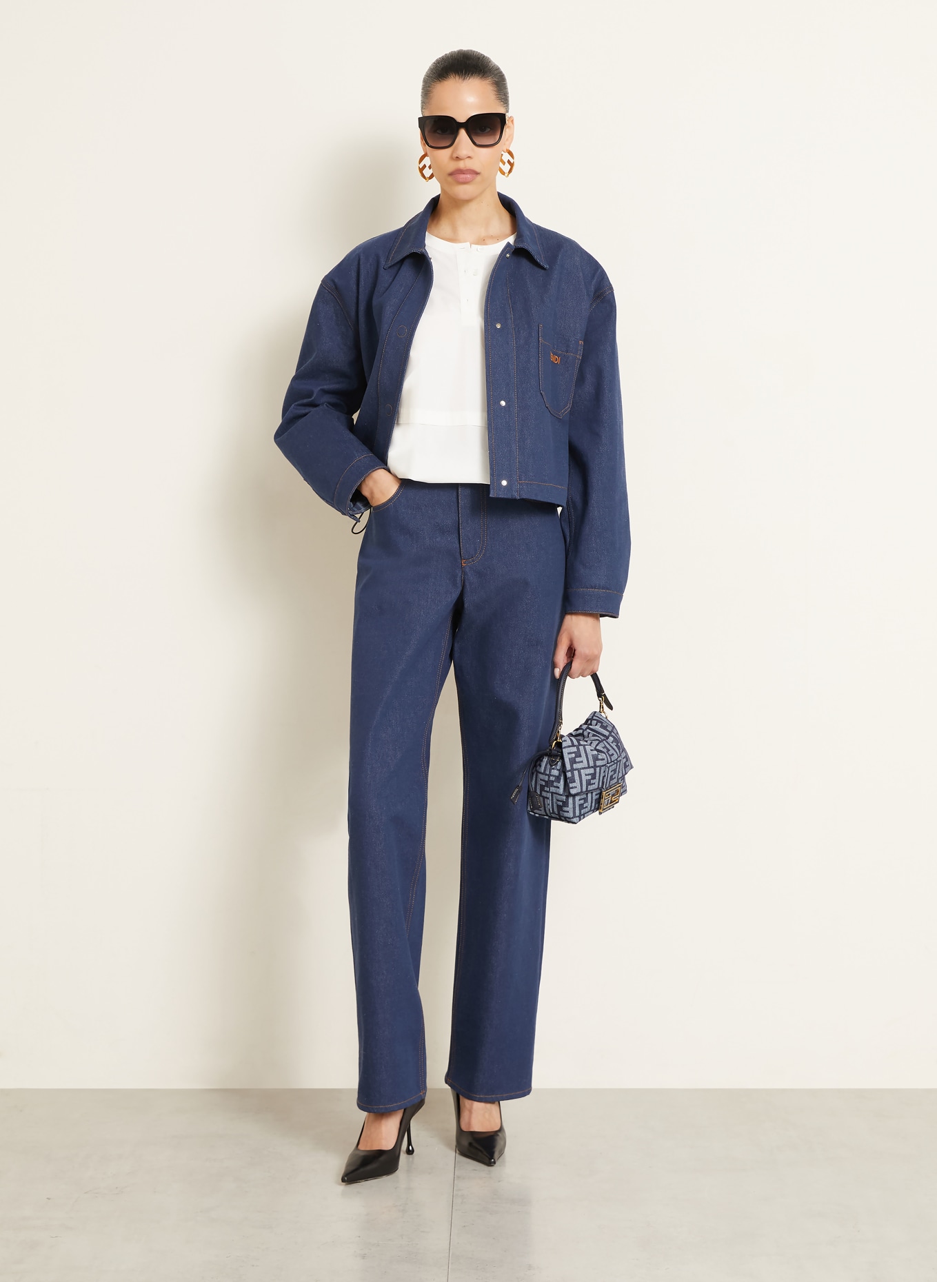 FENDI Handtas MAMMA BAGUETTE SMALL: BLAUW / WIT