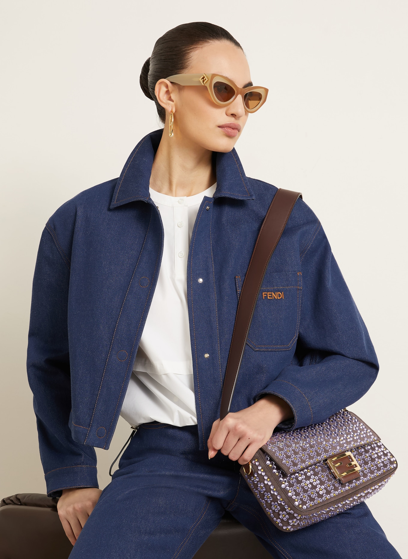 FENDI Schultertasche BAGUETTE MEDIUM mit Schmucksteinen: DUNKELBRAUN / HELLLILA / GELB