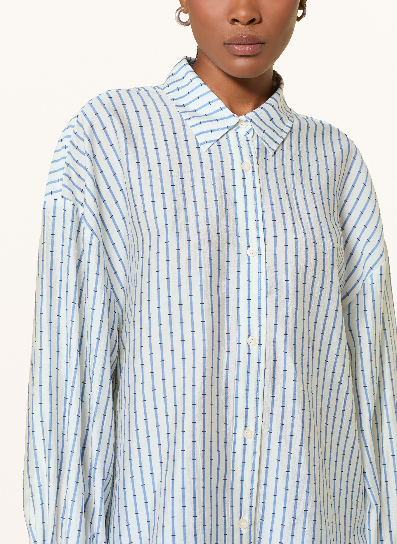 American Vintage Oversized-Hemdbluse ZIVOW mit Rüschen: BLAU / WEISS / SCHWARZ