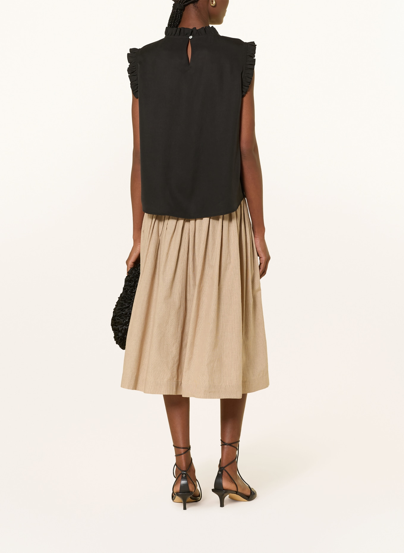 ROCKMACHERIN Traditional top with ruffles: BLACK