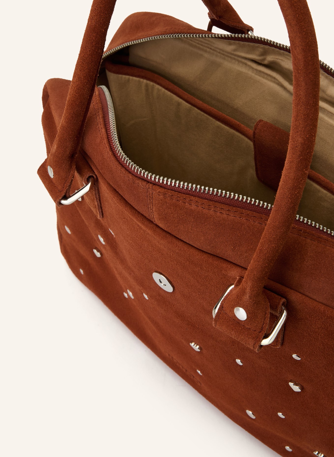 NÚNOO Laptop-Tasche HARPER SWEETHEART mit Nieten: COGNAC / SILBER