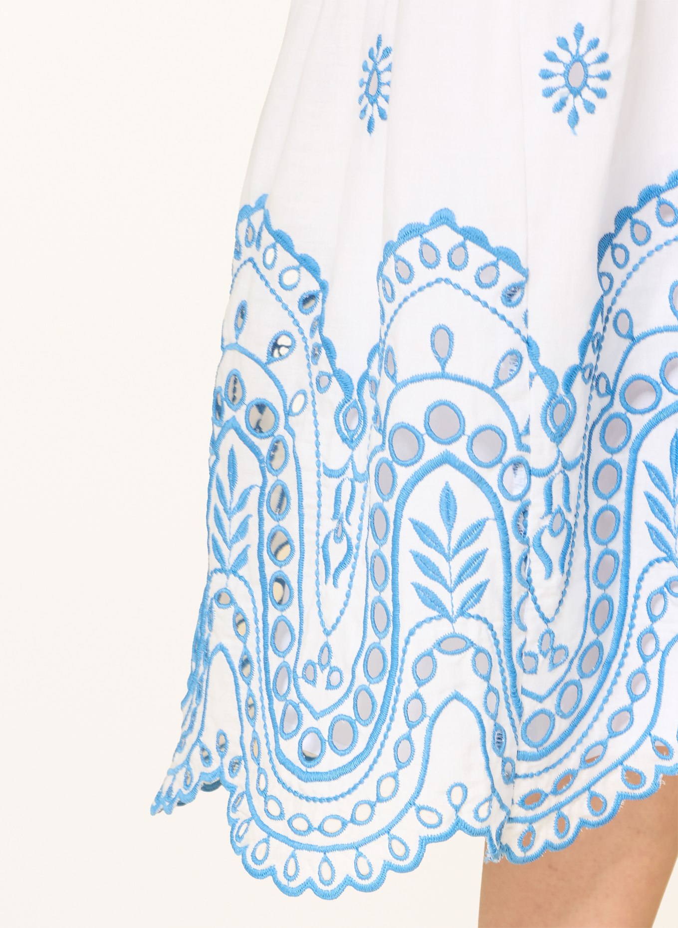 MORE & MORE Rochie cu dantelă perforată și volane: ALB / ALBASTRU