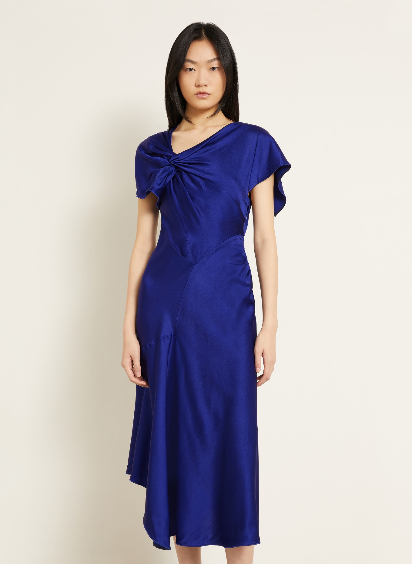 VICTORIA BECKHAM Saténové koktejlové šaty: MODRÁ