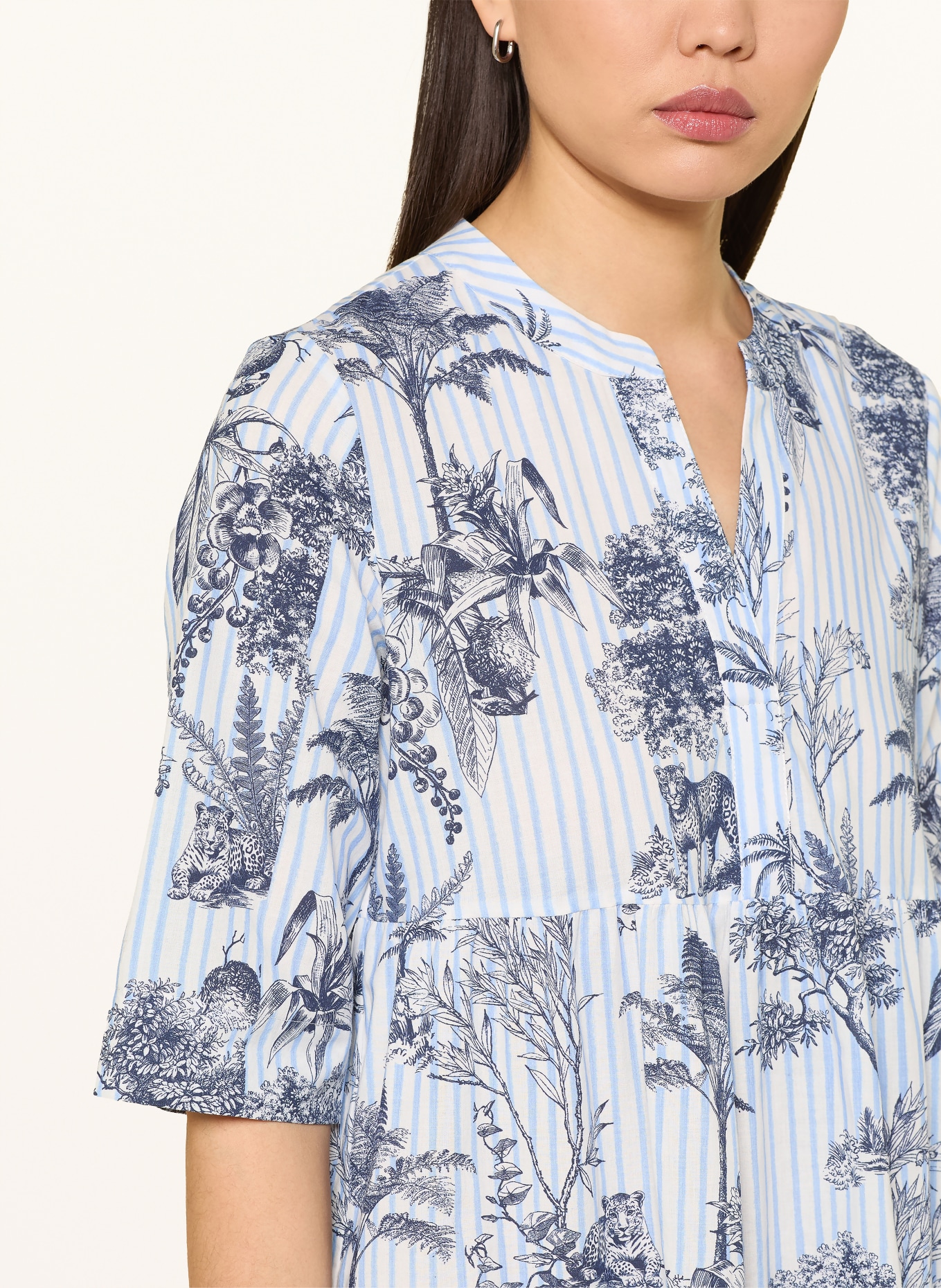 Emily VAN DEN BERGH Kleid: WEISS / HELLBLAU / SCHWARZ