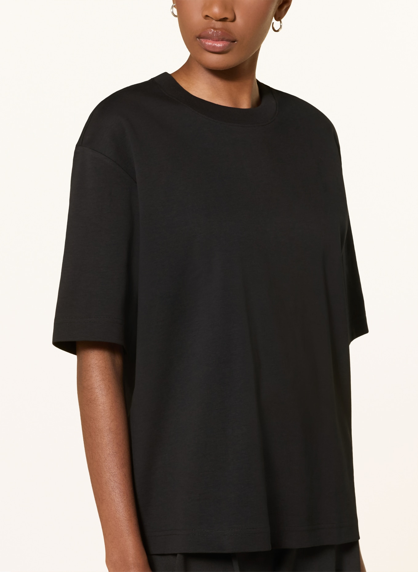 COS Koszulka oversize z rękawami 3/4: CZARNY