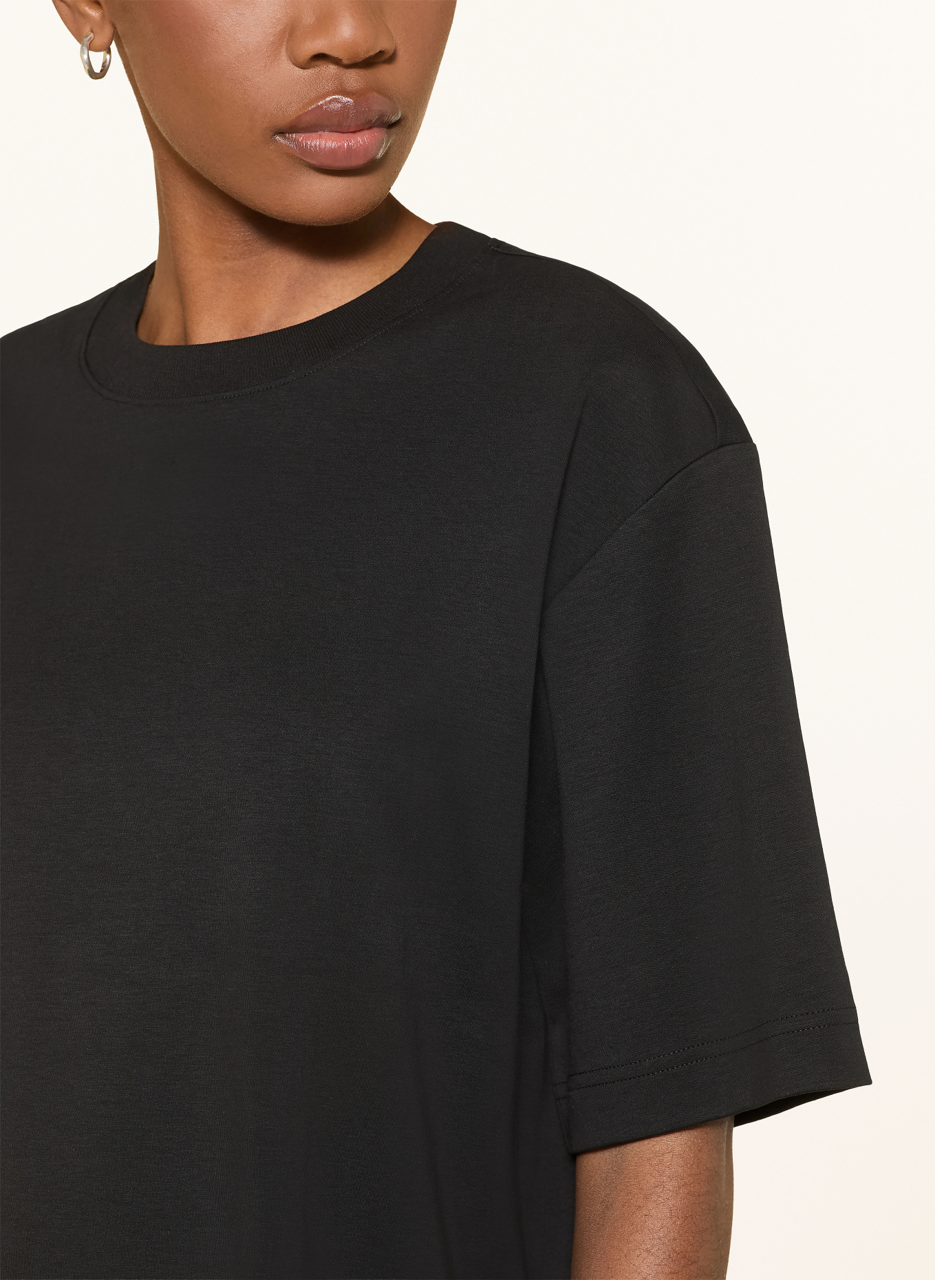 COS Koszulka oversize z rękawami 3/4: CZARNY