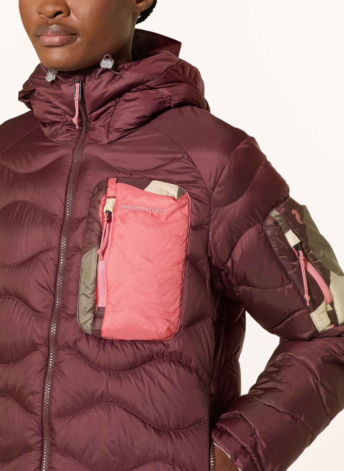Peak Performance Daunenjacke HELIUM AOP UTILITY: DUNKELROT / TAUPE / HELLROT