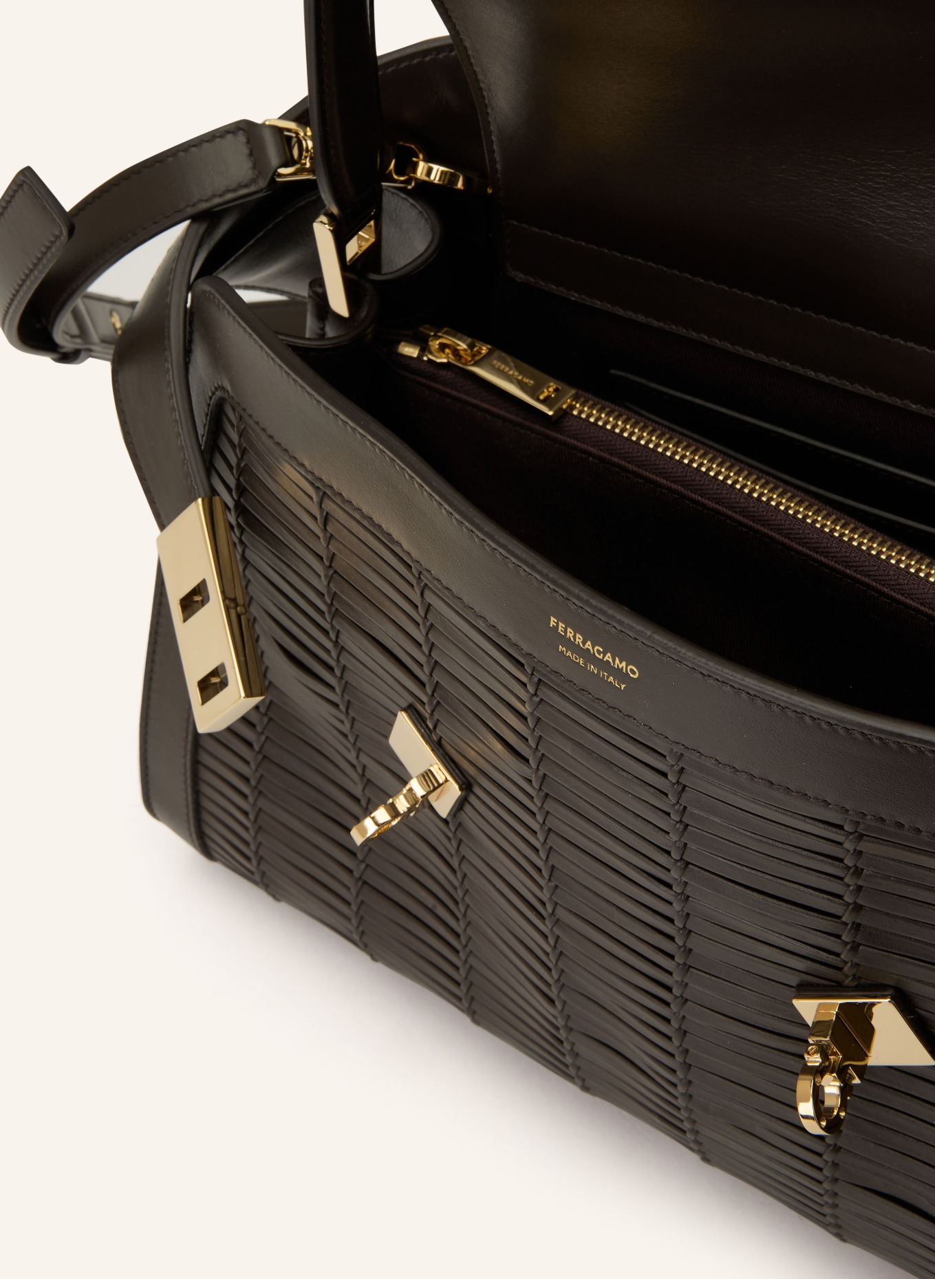 FERRAGAMO Handtasche HUG: DUNKELBRAUN