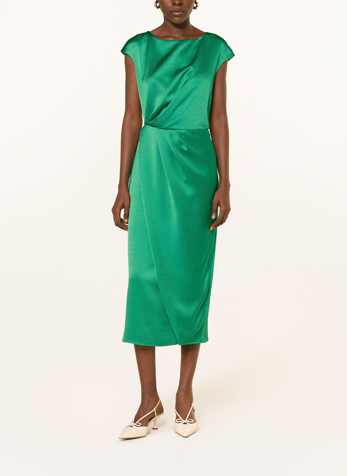 MARC CAIN Etuikleid aus Satin: 553 pepper green