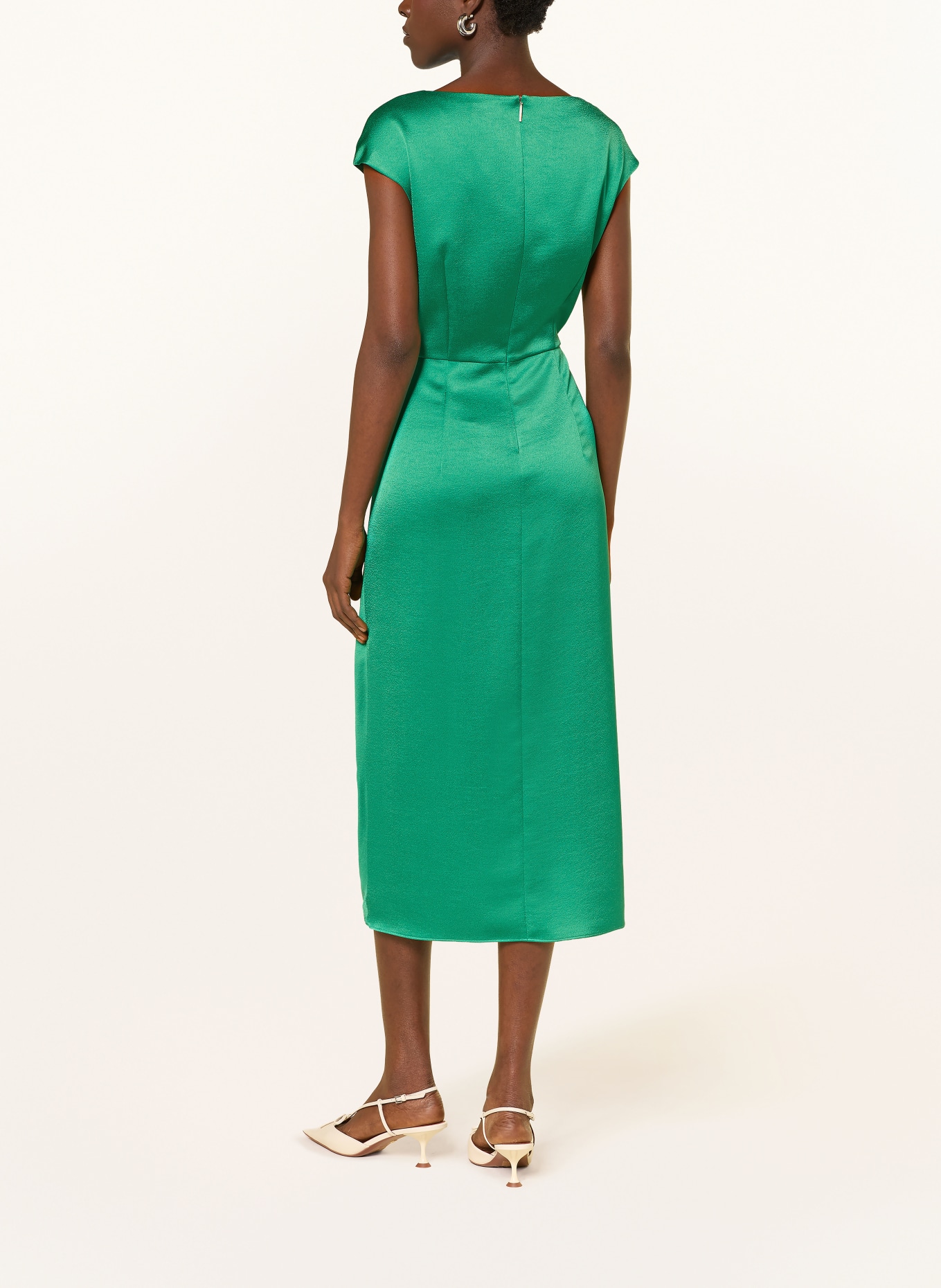 MARC CAIN Etuikleid aus Satin: 553 pepper green