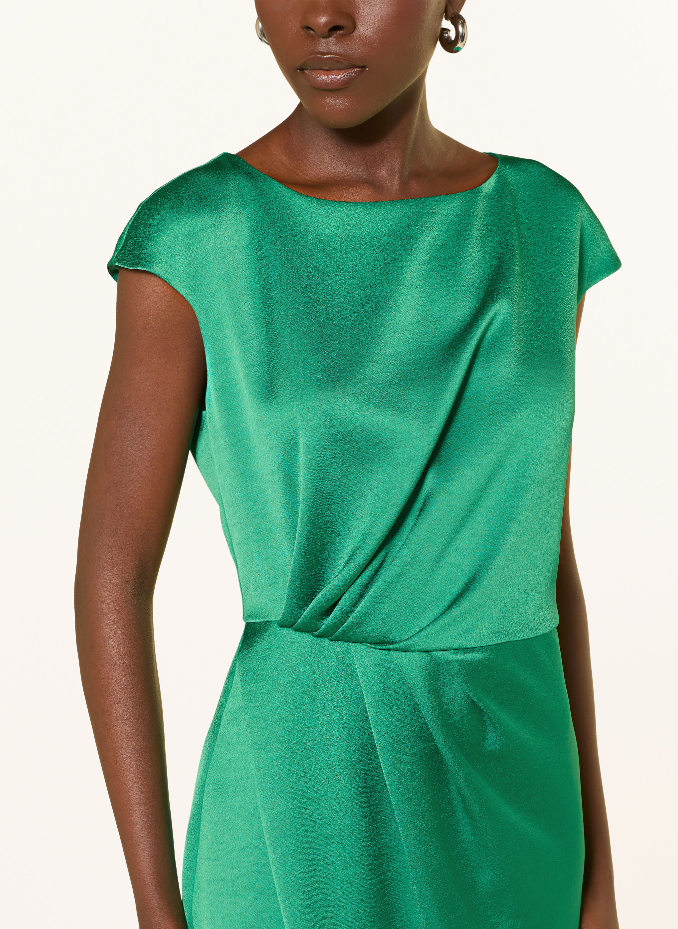 MARC CAIN Etuikleid aus Satin: 553 pepper green