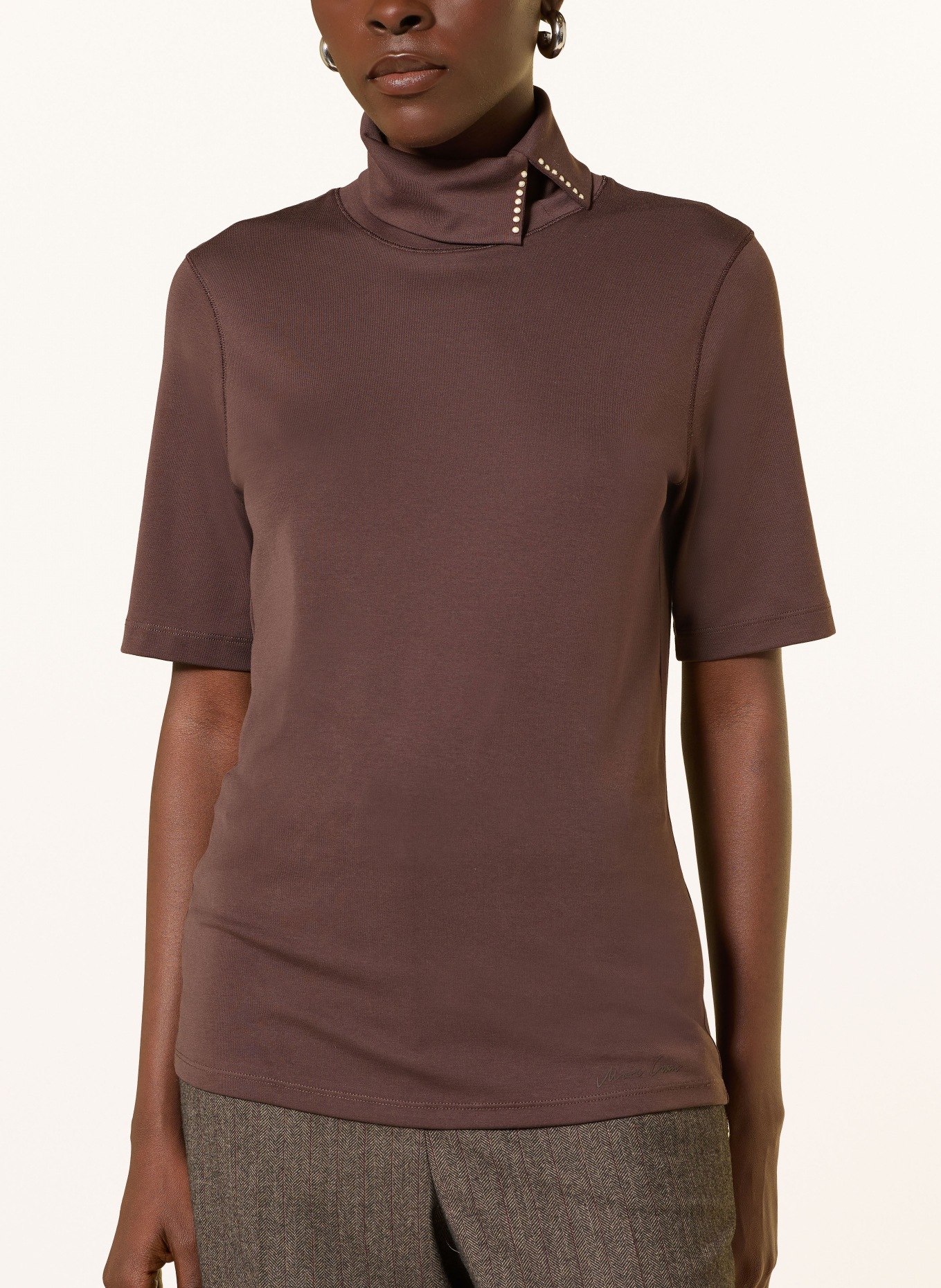 MARC CAIN Rollkragenshirt mit Schmuckperlen: 697 seal brown